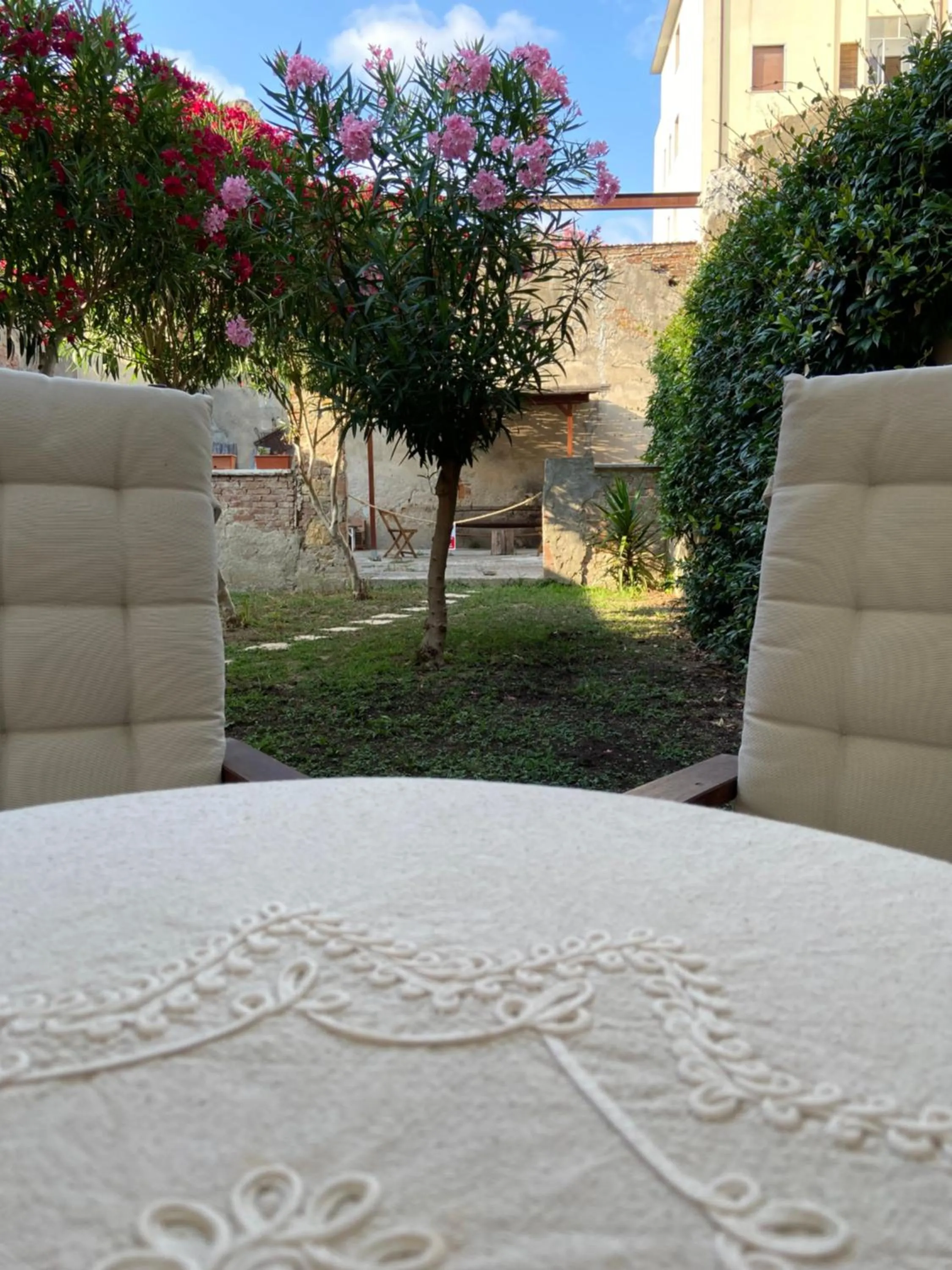 Garden in Victoria House B&B