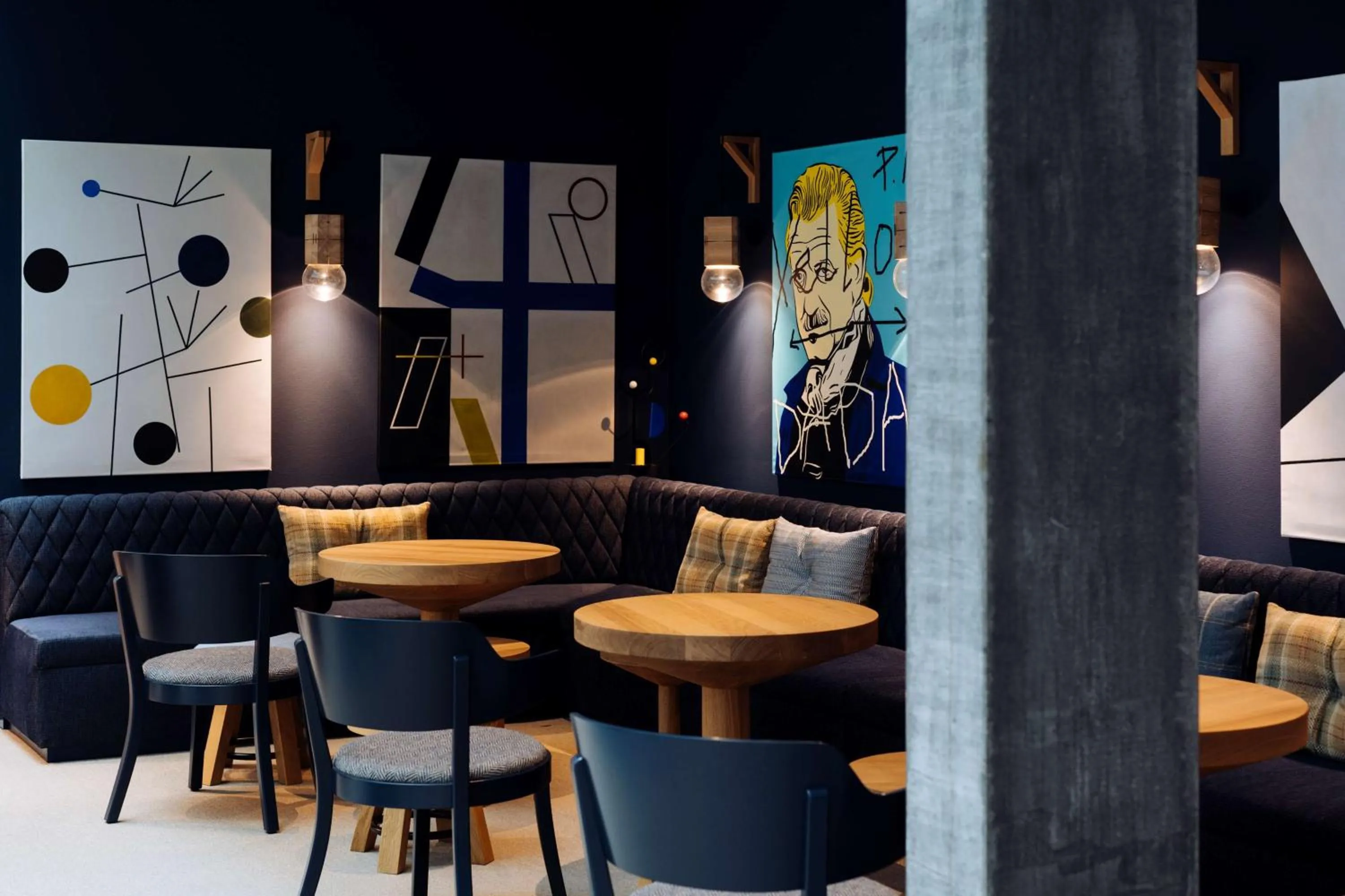 Restaurant/places to eat in Hyatt Place Zurich Airport the Circle