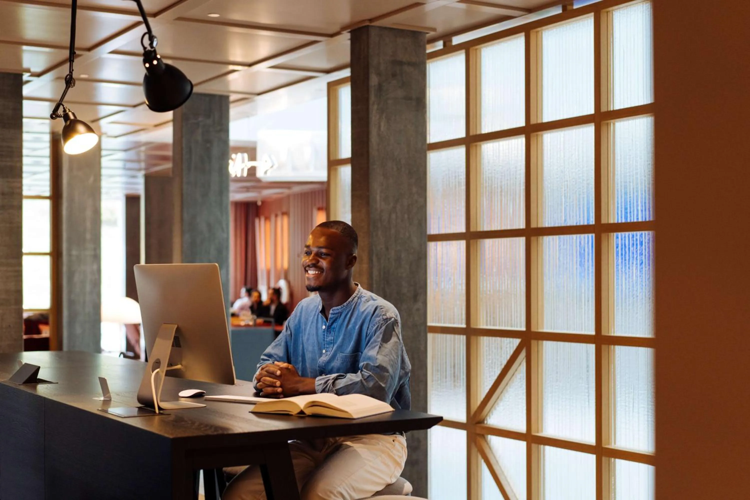 Communal lounge/ TV room in Hyatt Place Zurich Airport the Circle