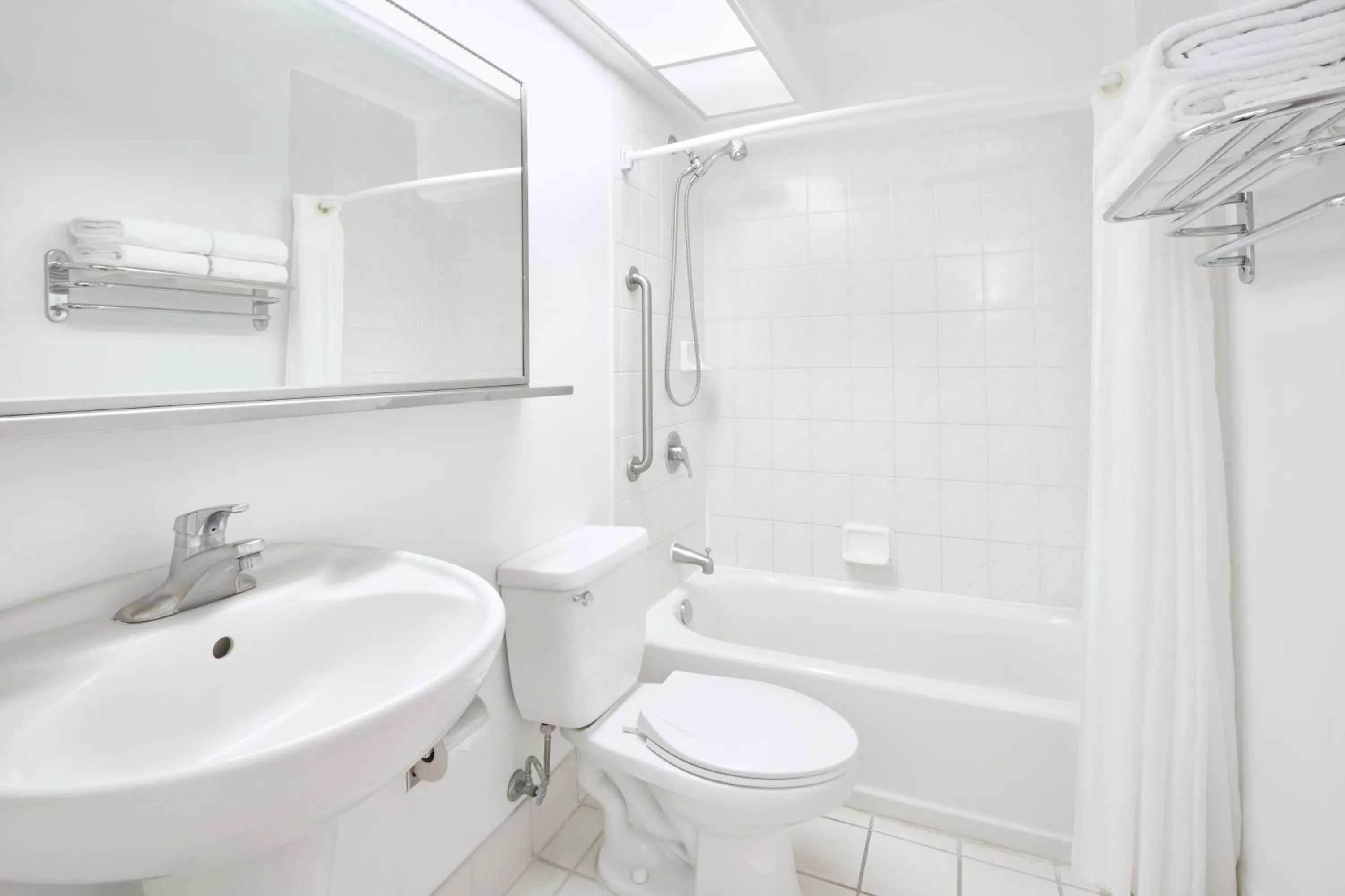 Bathroom in Ilima Hotel