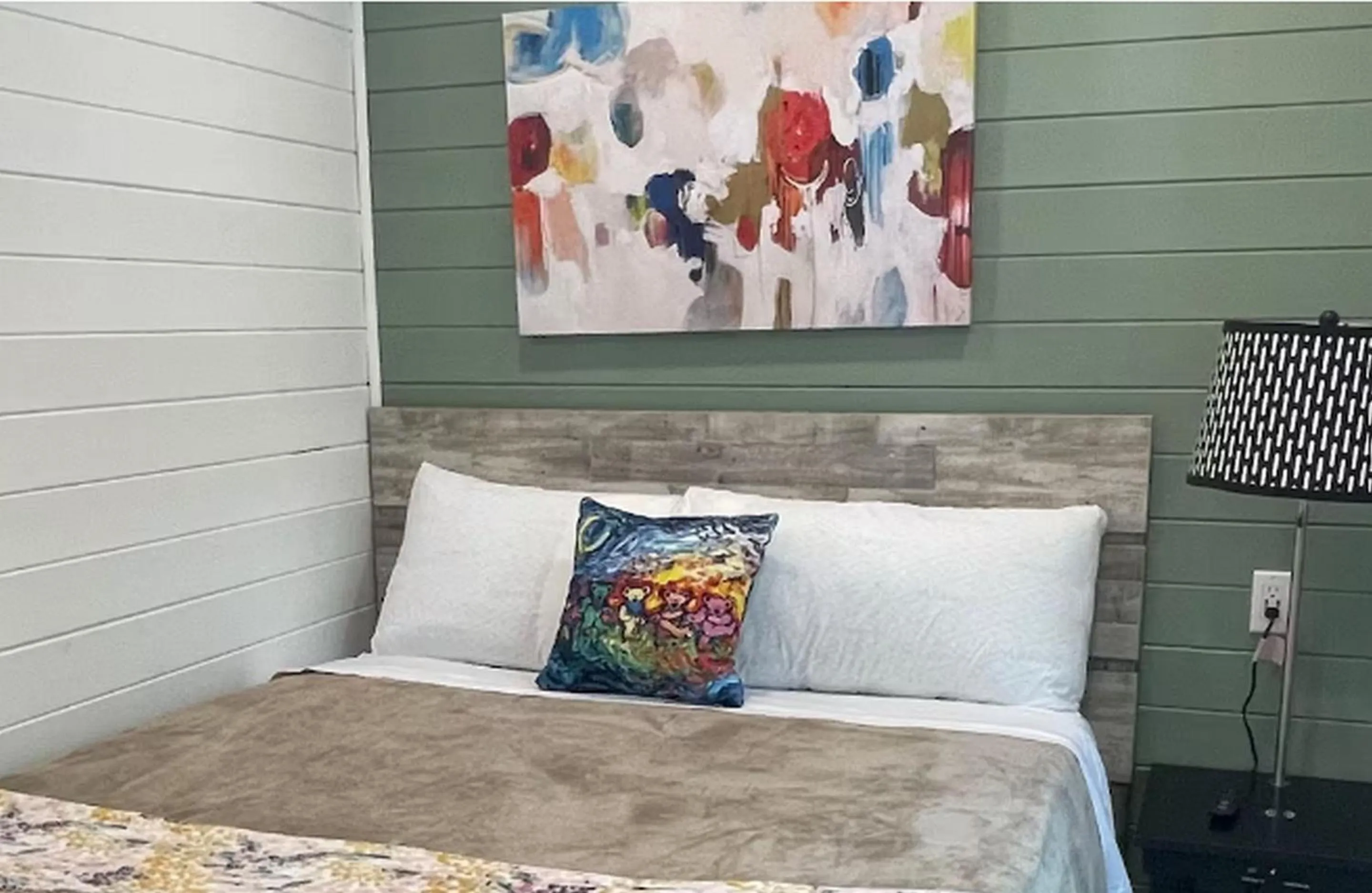 Photo of the whole room, Bed in Camptel Poconos