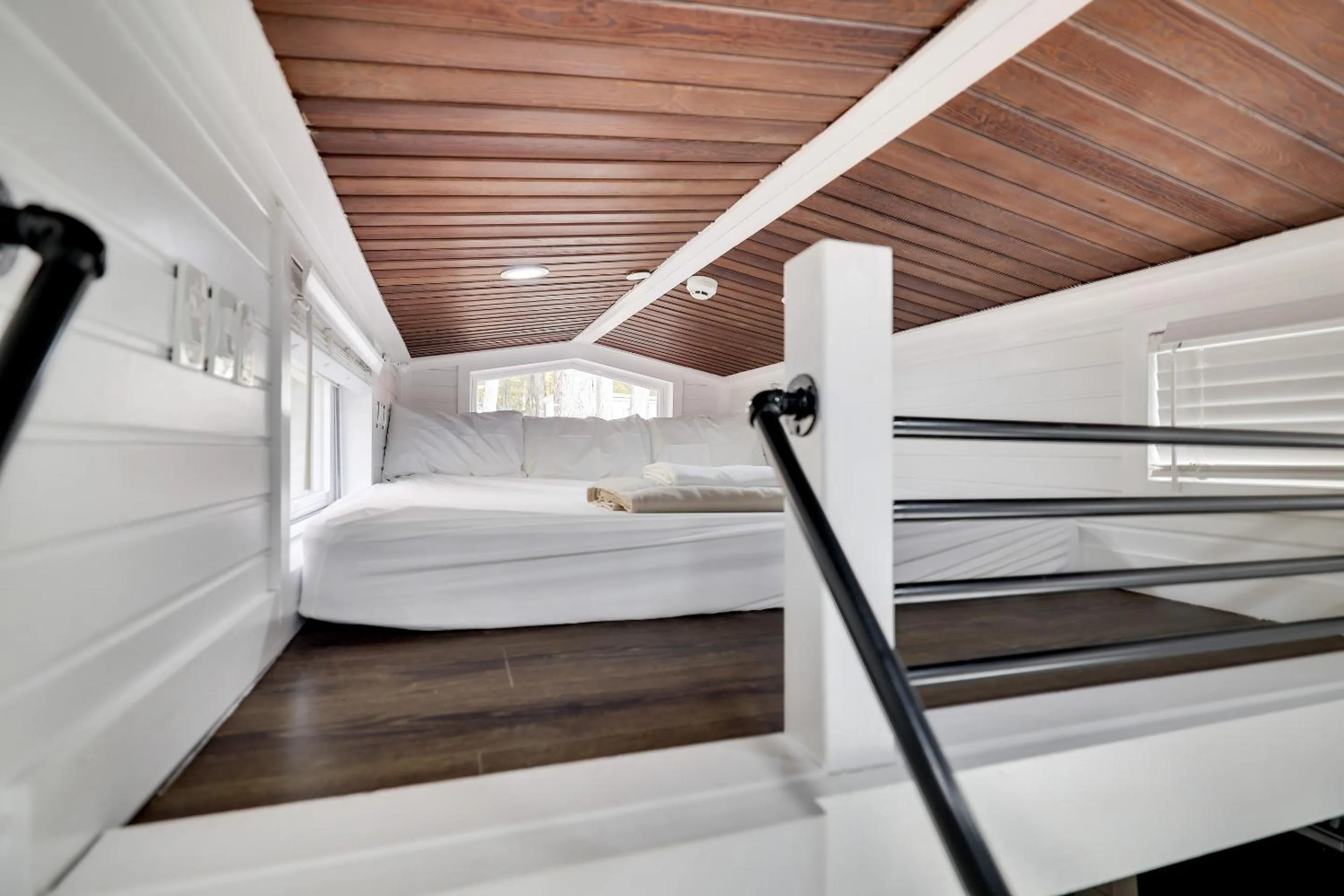 Photo of the whole room, Bed in Camptel Poconos