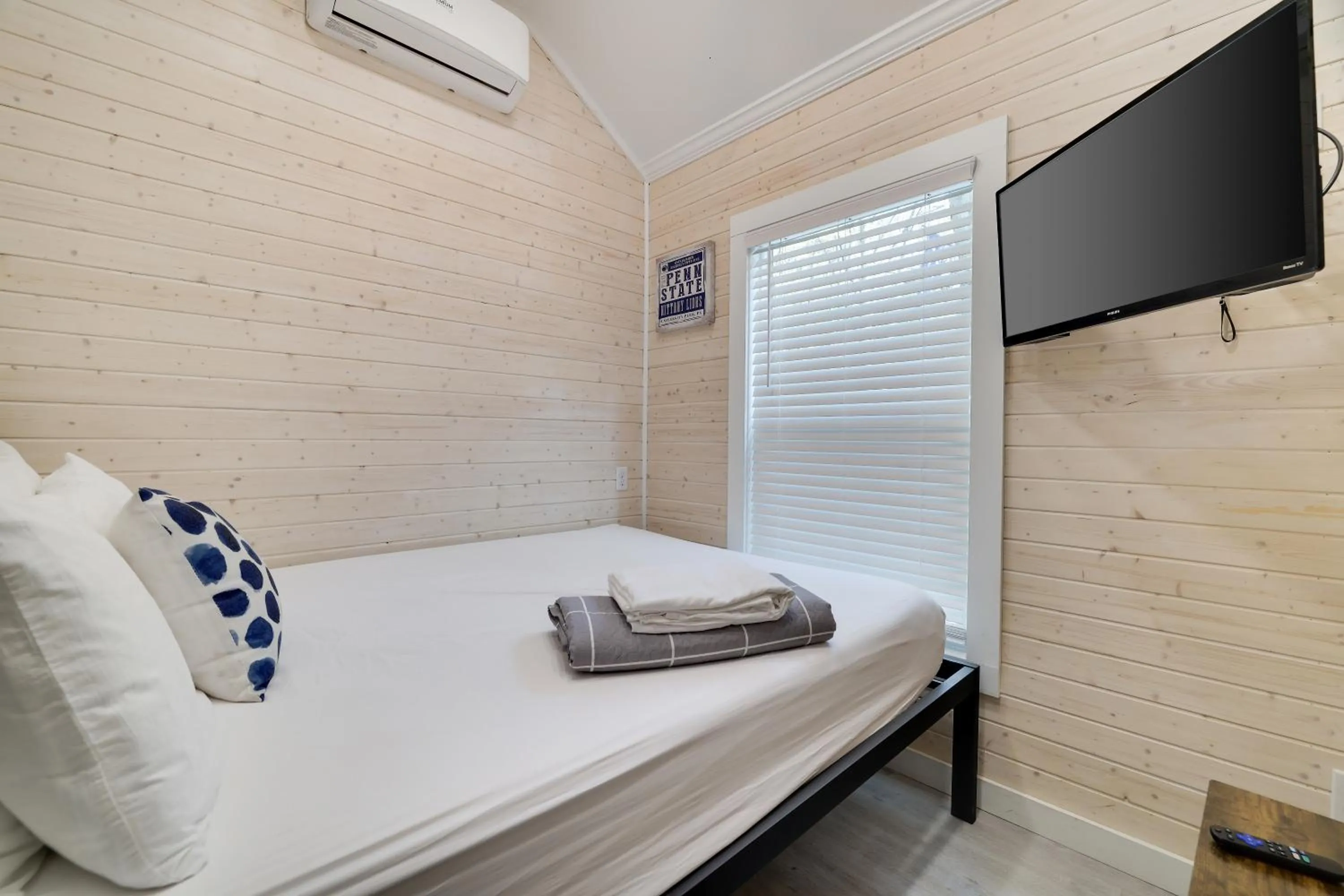 TV and multimedia, Bed in Camptel Poconos