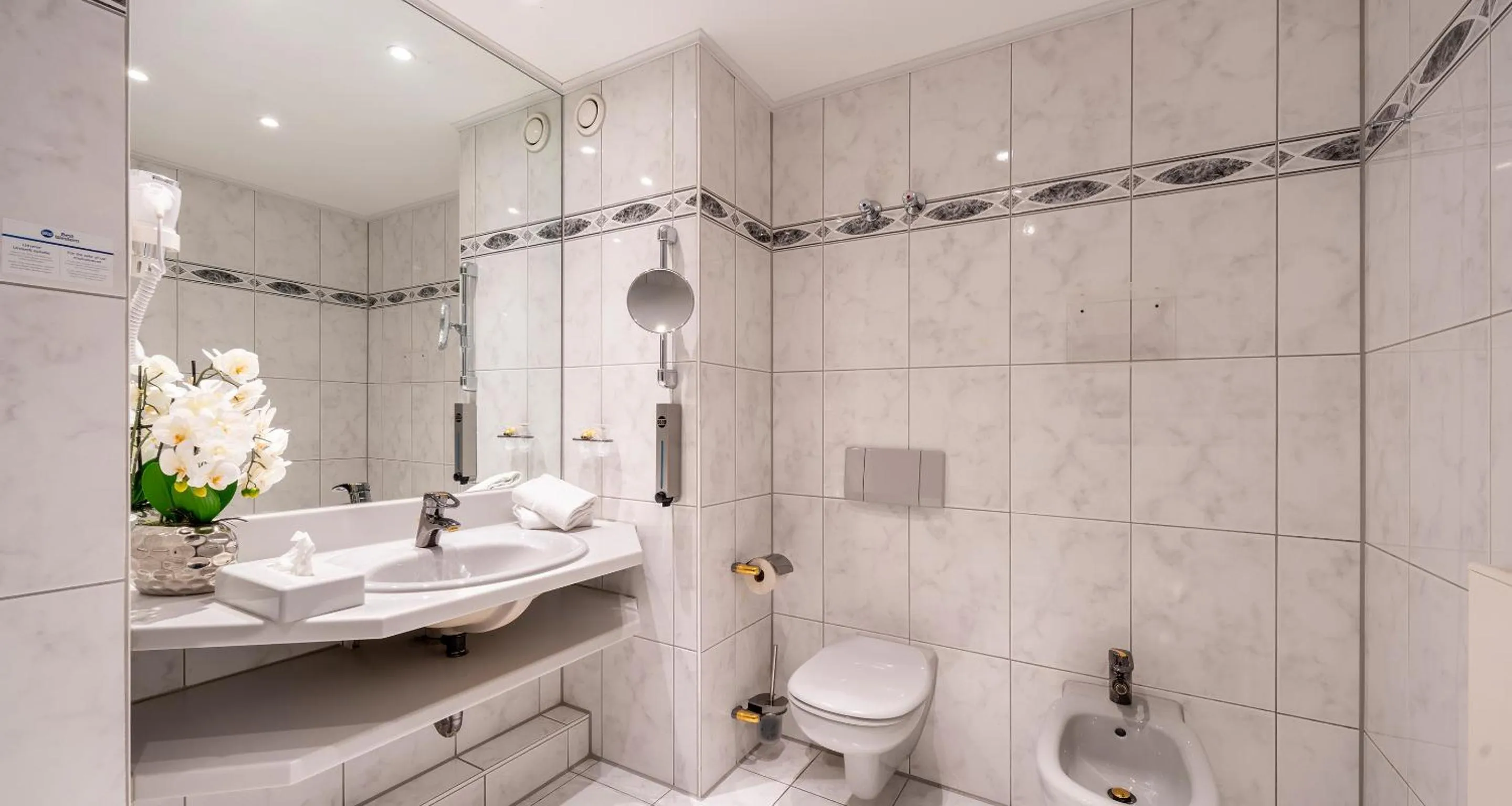 Toilet in Best Western Plaza Hotel Zwickau