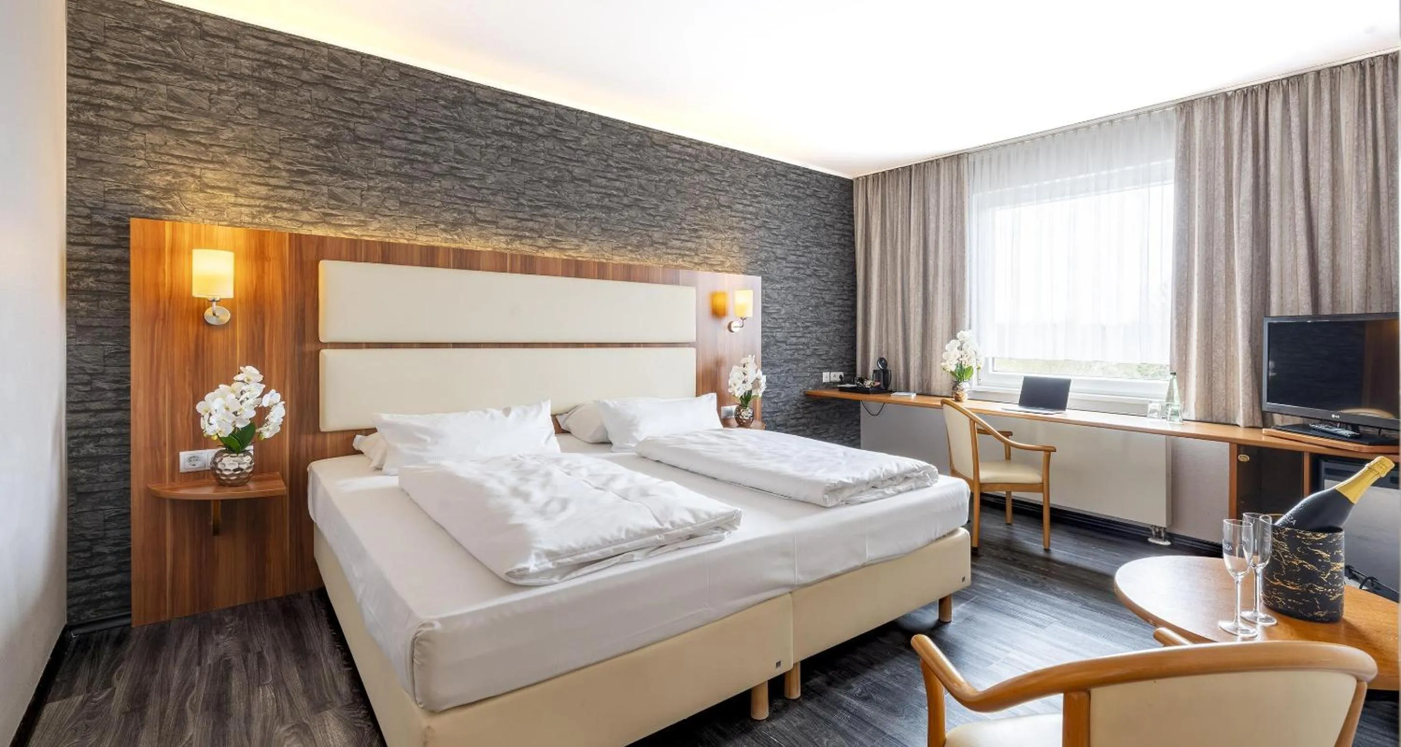 Photo of the whole room, Bed in Best Western Plaza Hotel Zwickau