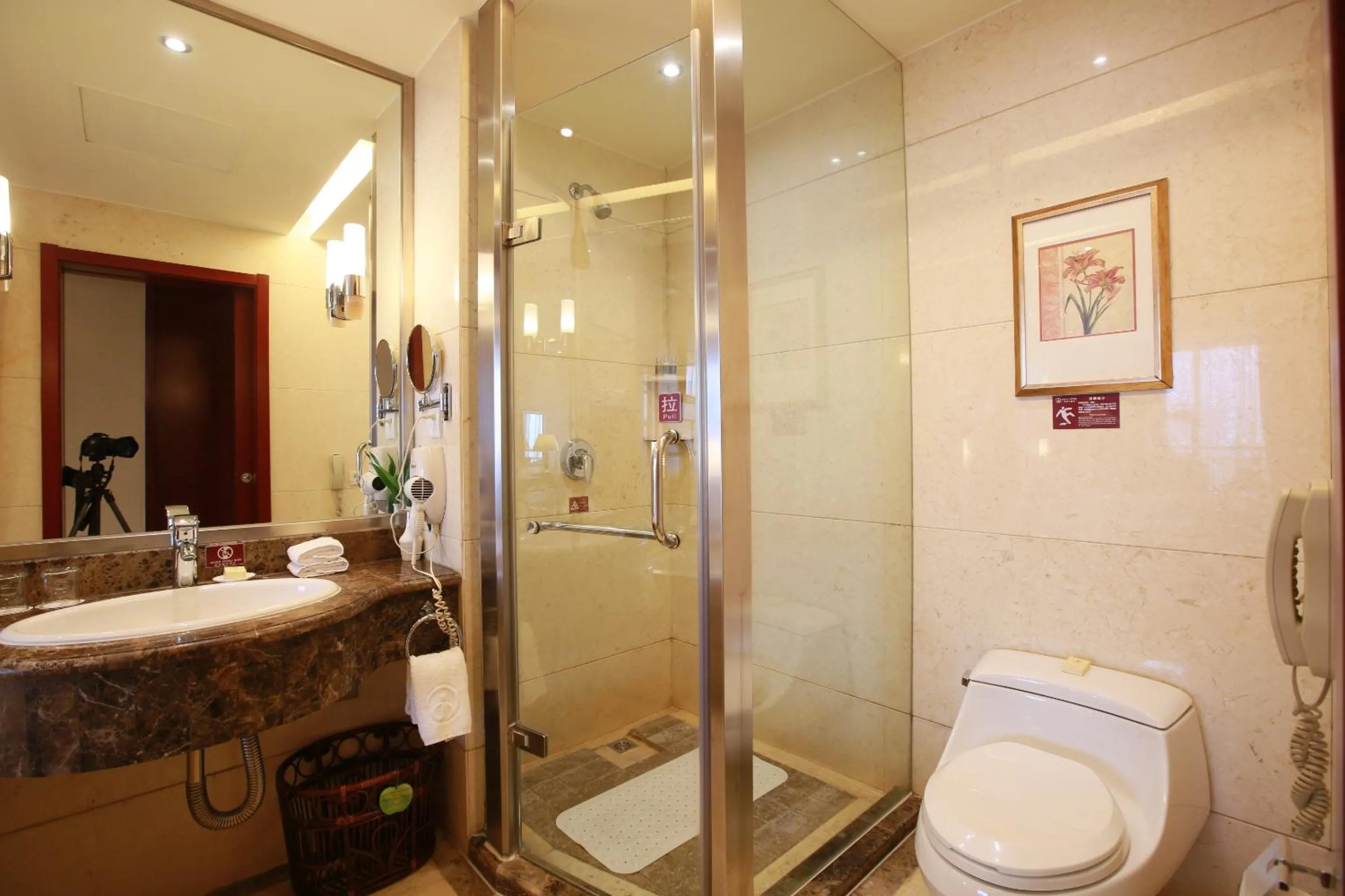 Bathroom in Beijing Jingyi Hotel