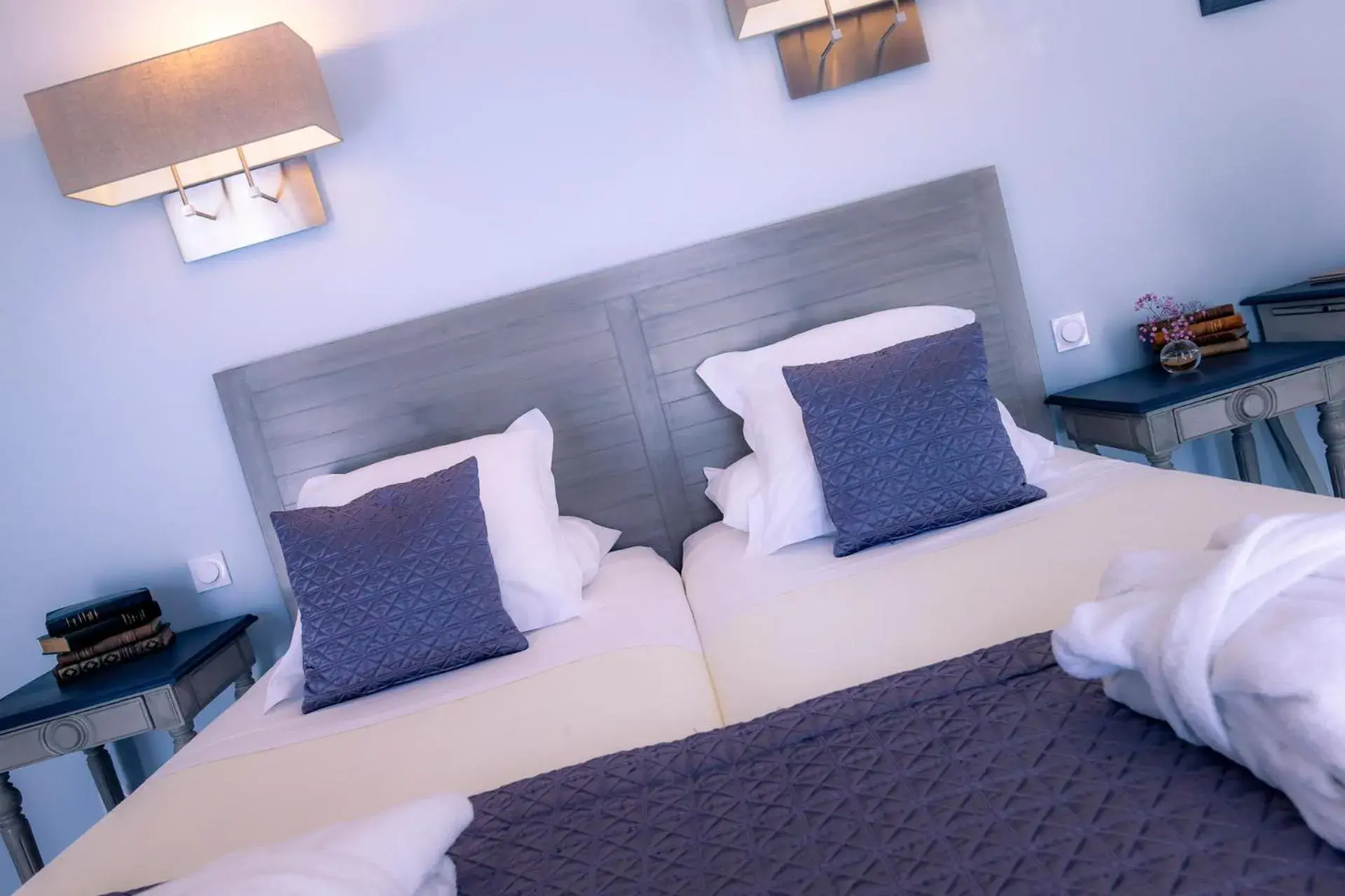 Bedroom, Bed in Hotel Le Lion D'Or et Restaurant La Table Du Lion Bedroom, Bed in Hotel Le Lion D'Or et Restaurant La Table Du Lion