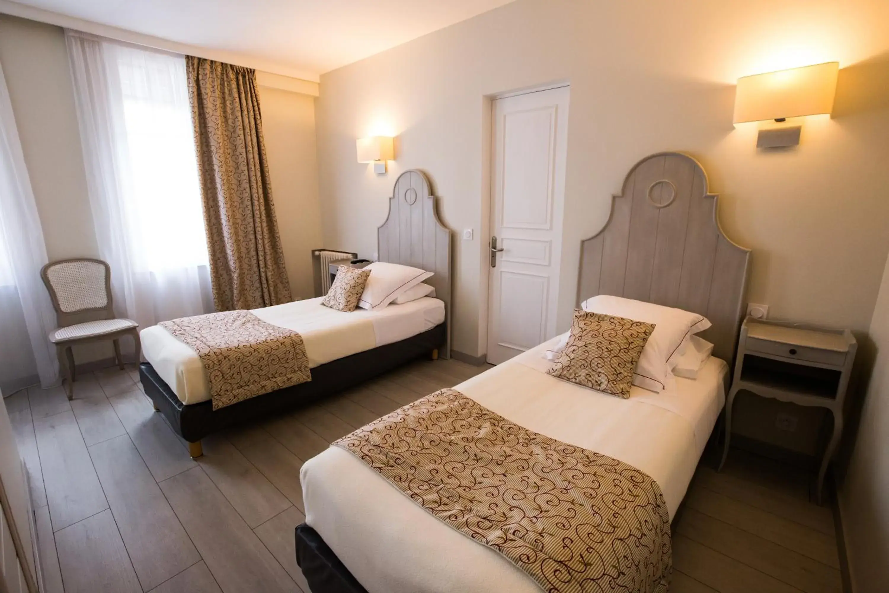 Photo of the whole room, Bed in Hotel Le Lion D'Or et Restaurant La Table Du Lion Photo of the whole room, Bed in Hotel Le Lion D'Or et Restaurant La Table Du Lion