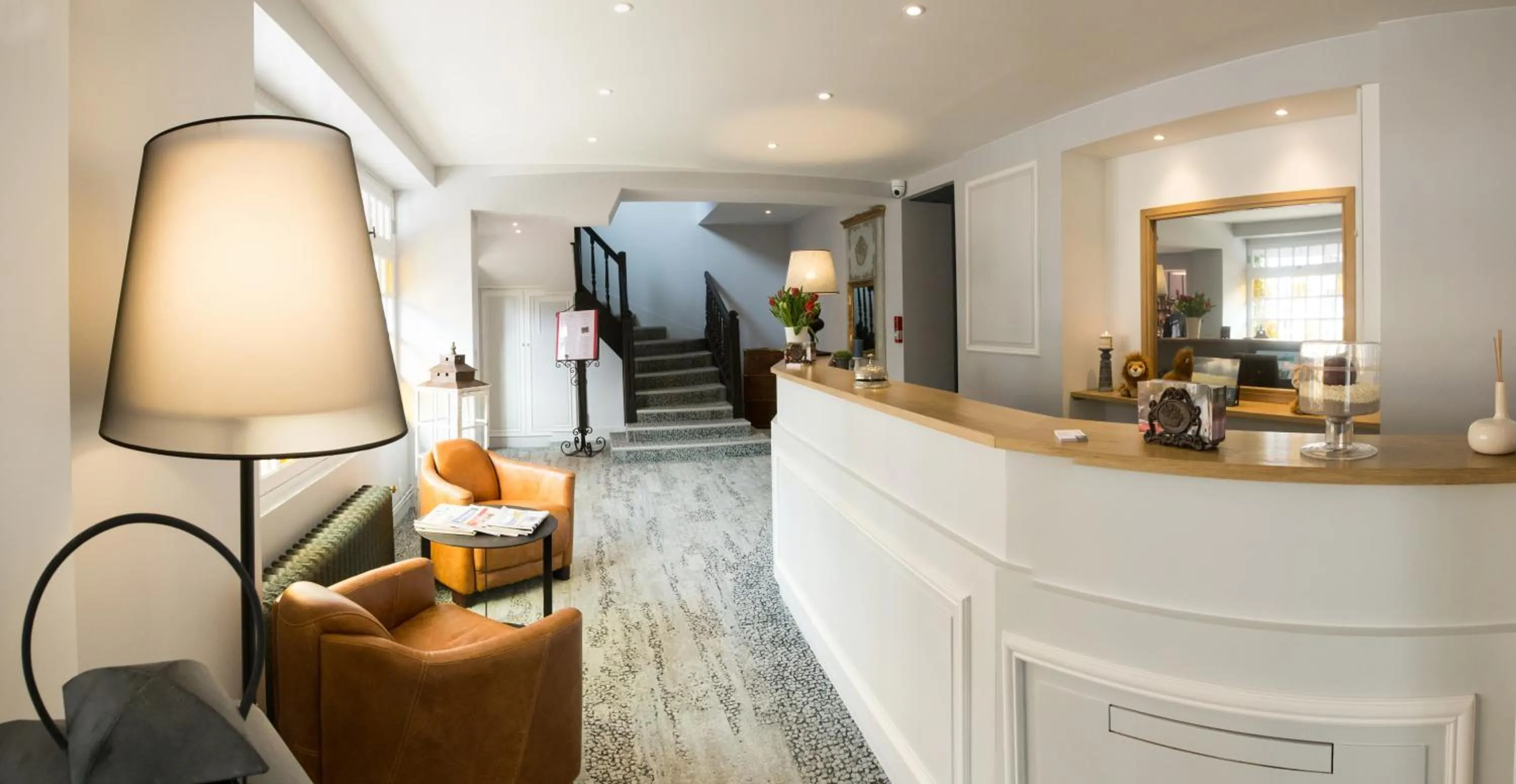 Lobby or reception in Hotel Le Lion D'Or et Restaurant La Table Du Lion