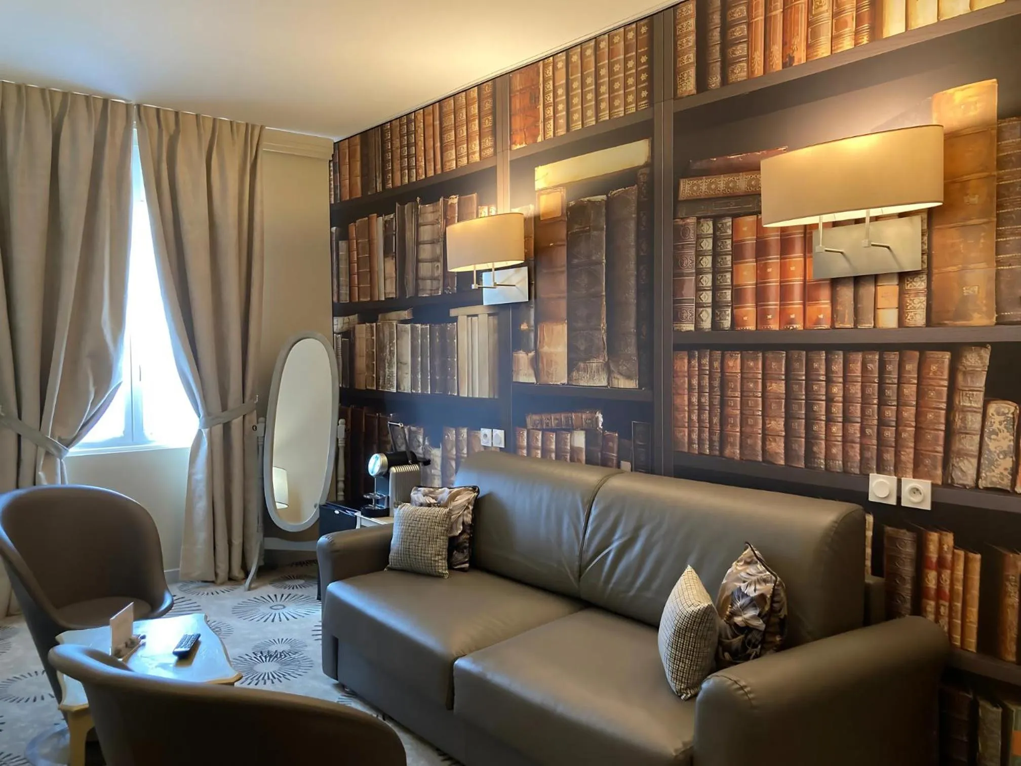 Seating area in Hotel Le Lion D'Or et Restaurant La Table Du Lion