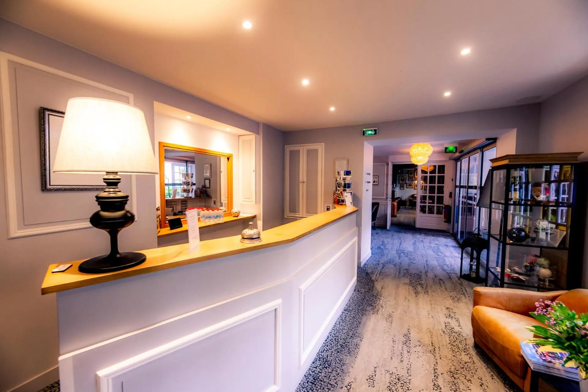 Lobby or reception in Hotel Le Lion D'Or et Restaurant La Table Du Lion