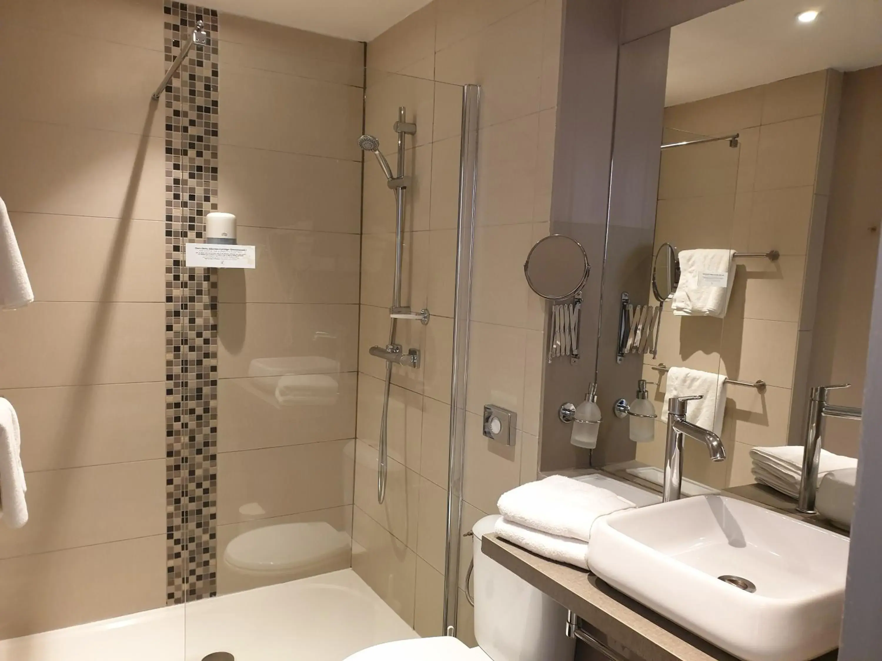 Bathroom in Hotel Le Lion D'Or et Restaurant La Table Du Lion Bathroom in Hotel Le Lion D'Or et Restaurant La Table Du Lion
