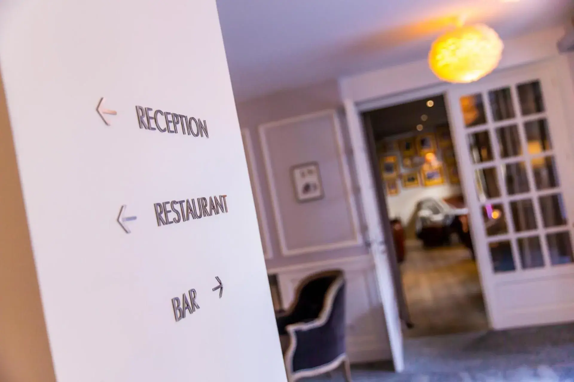 Lobby or reception in Hotel Le Lion D'Or et Restaurant La Table Du Lion Lobby or reception in Hotel Le Lion D'Or et Restaurant La Table Du Lion