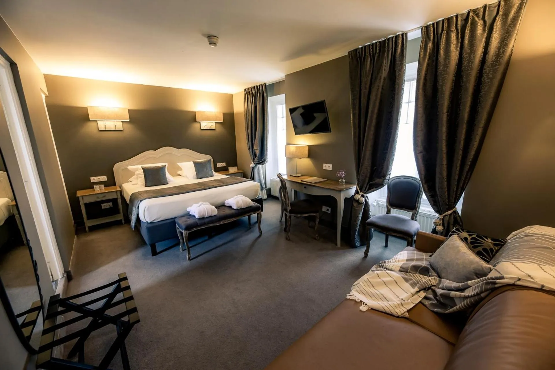 Photo of the whole room, Bed in Hotel Le Lion D'Or et Restaurant La Table Du Lion