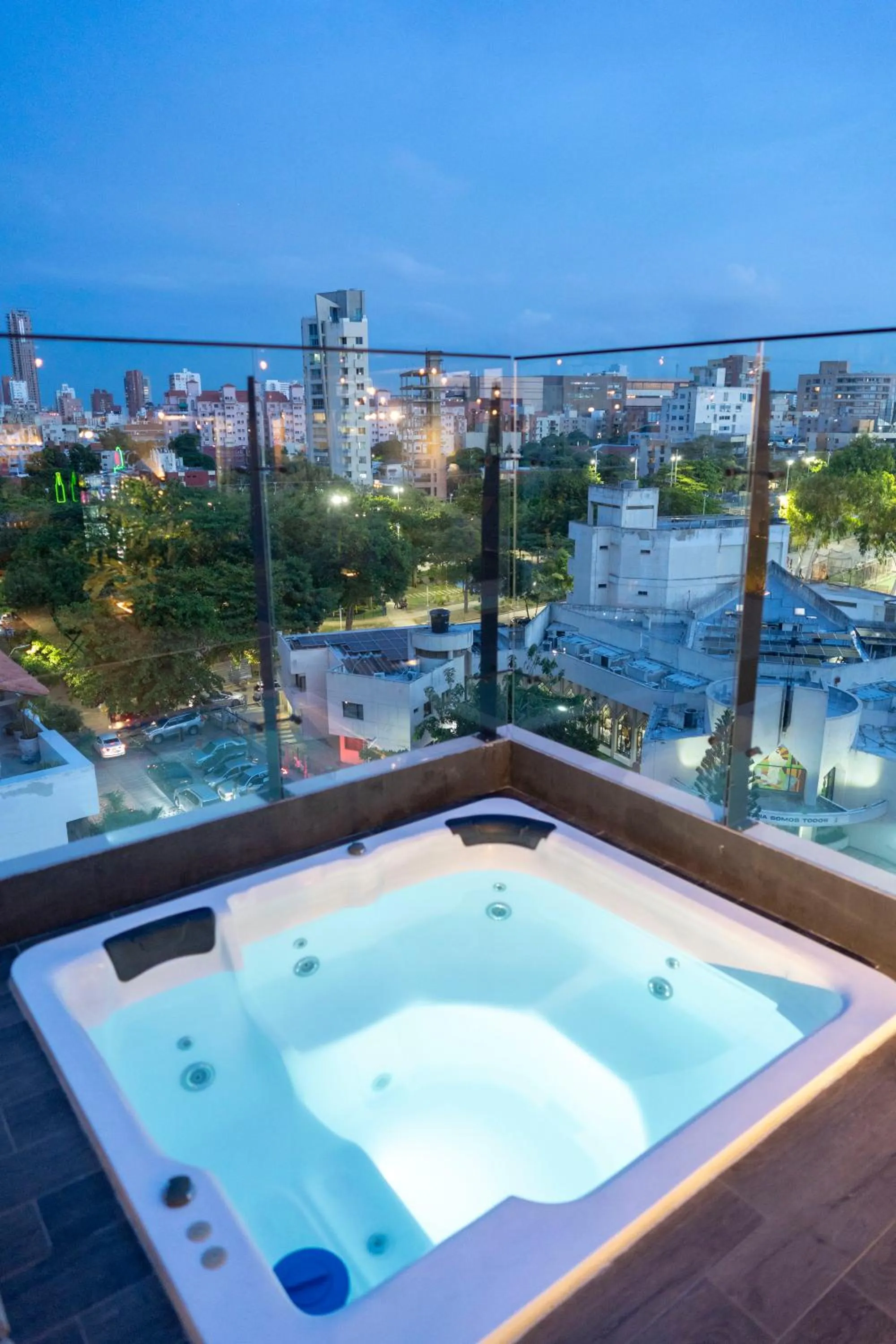 Hot Tub in Mosaic Studios Buenavista