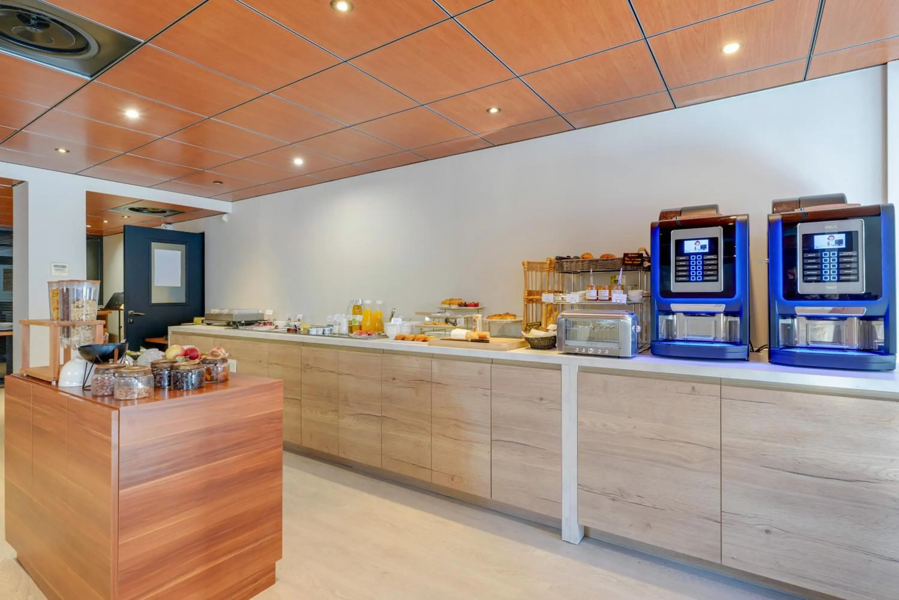 Breakfast in Best Western Hotel Atrium Valence Breakfast in Best Western Hotel Atrium Valence