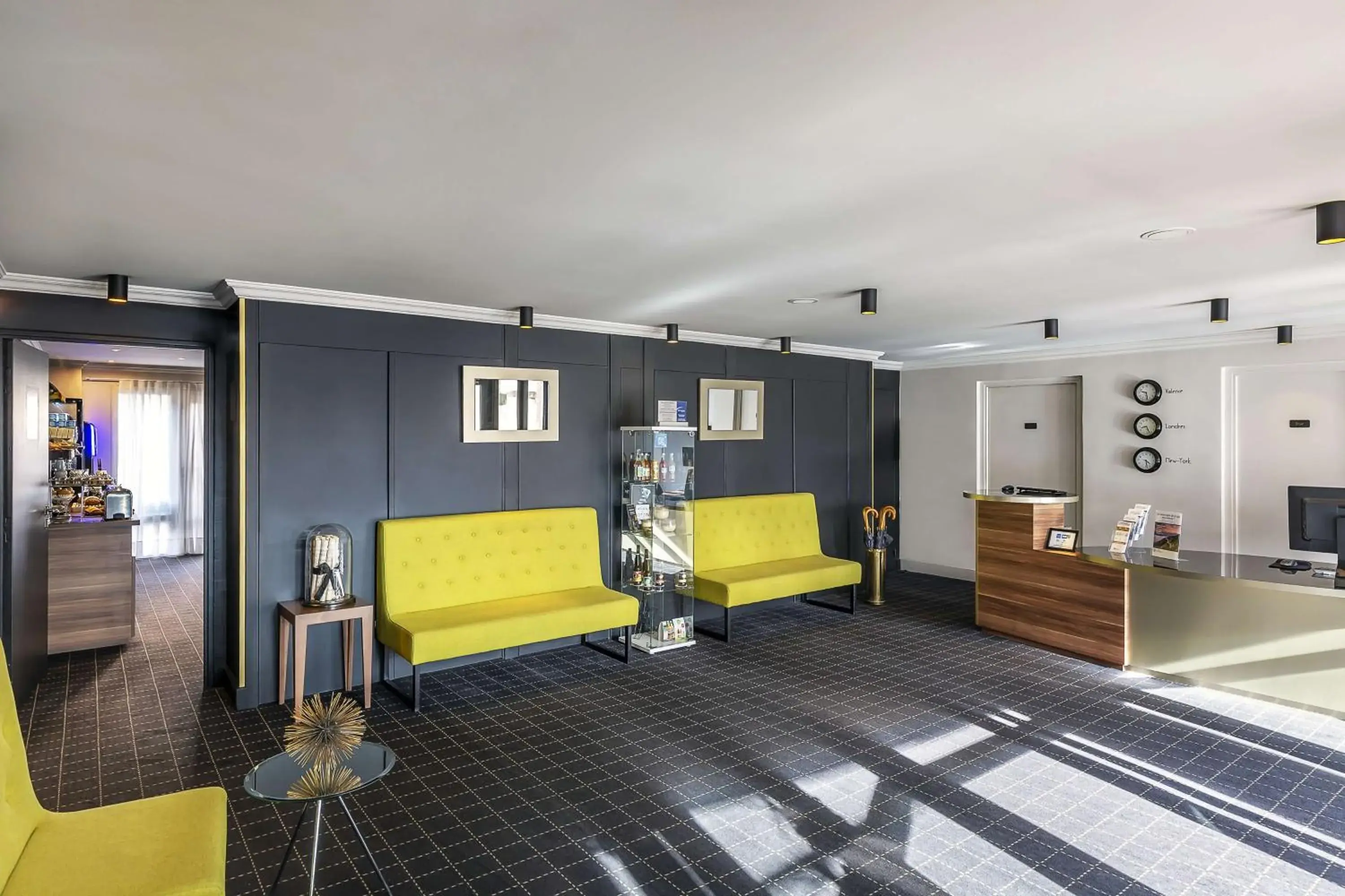 Lobby or reception, Bed in Best Western Hotel Atrium Valence Lobby or reception, Bed in Best Western Hotel Atrium Valence