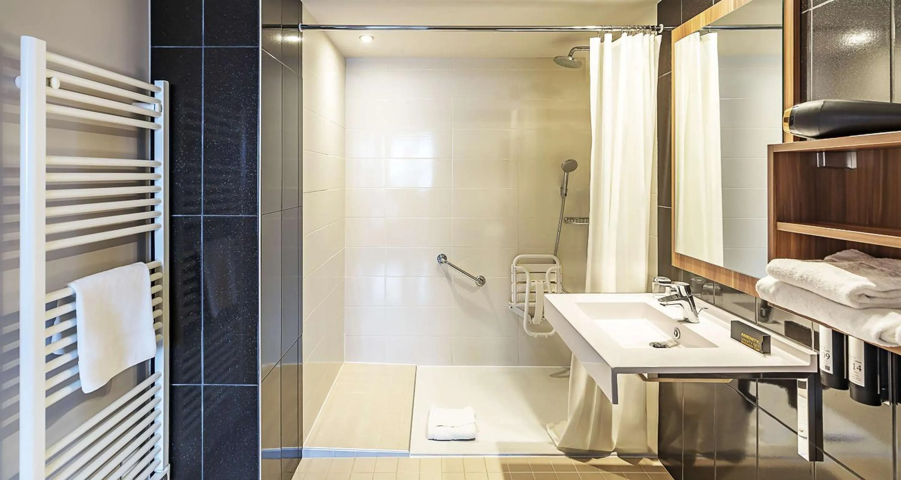 Bathroom in Best Western Hotel Atrium Valence