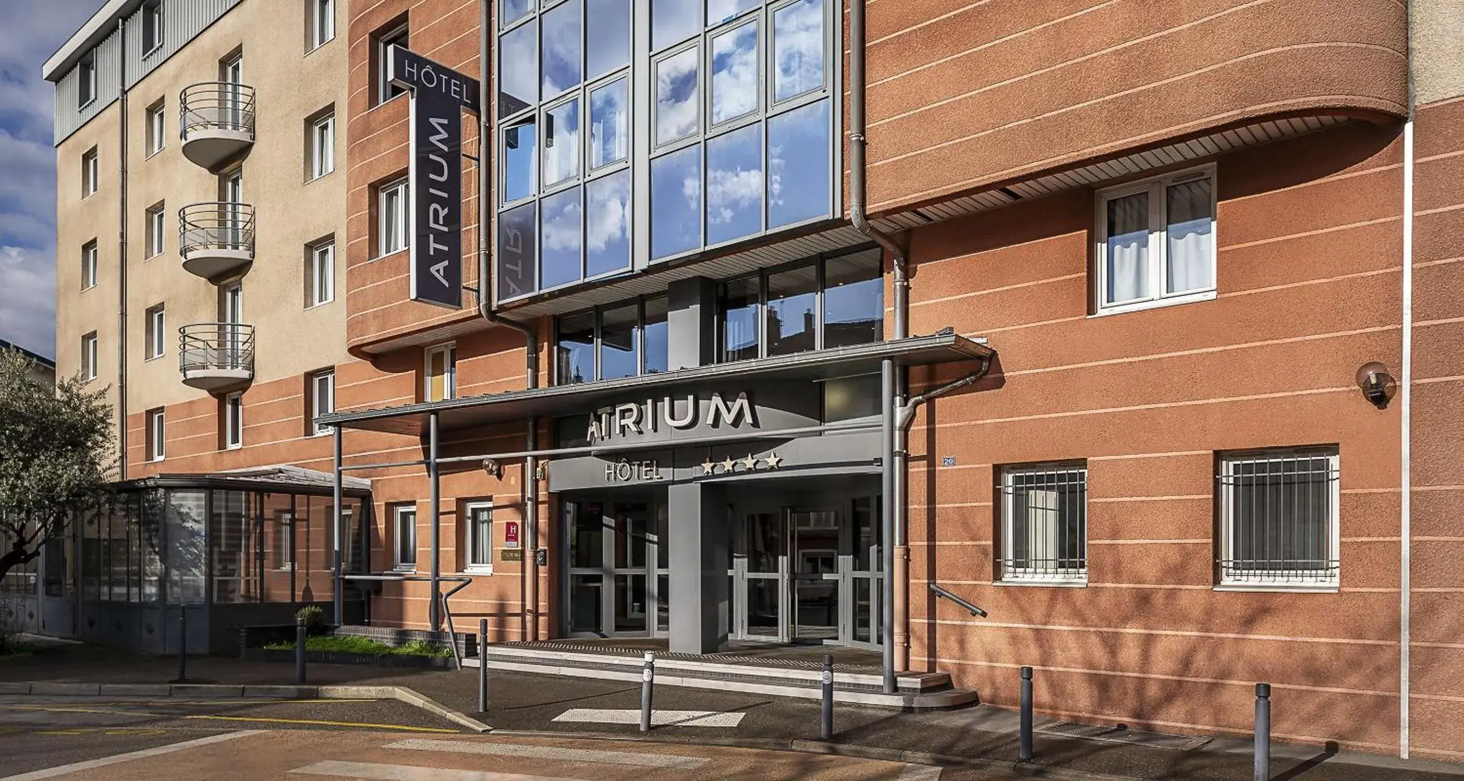 Property building in Best Western Hotel Atrium Valence Property building in Best Western Hotel Atrium Valence