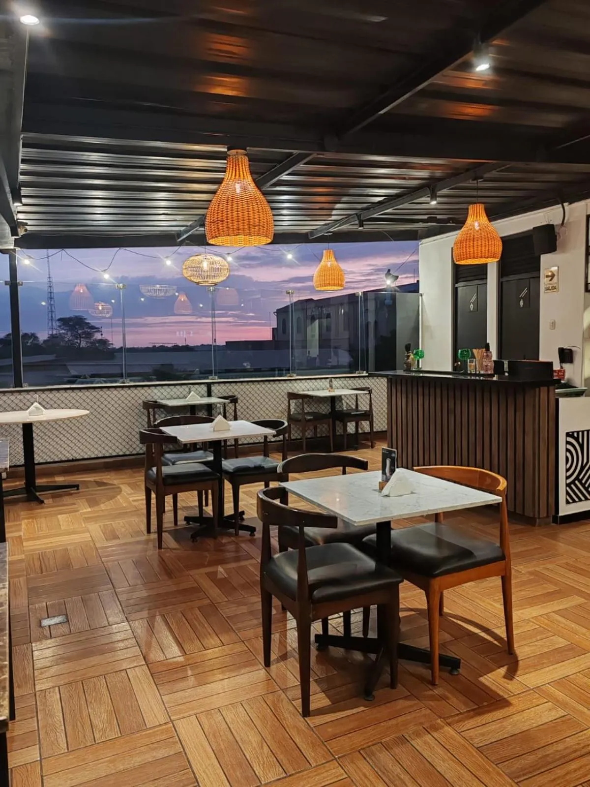 Restaurant/places to eat in Rua Hoteles Piura