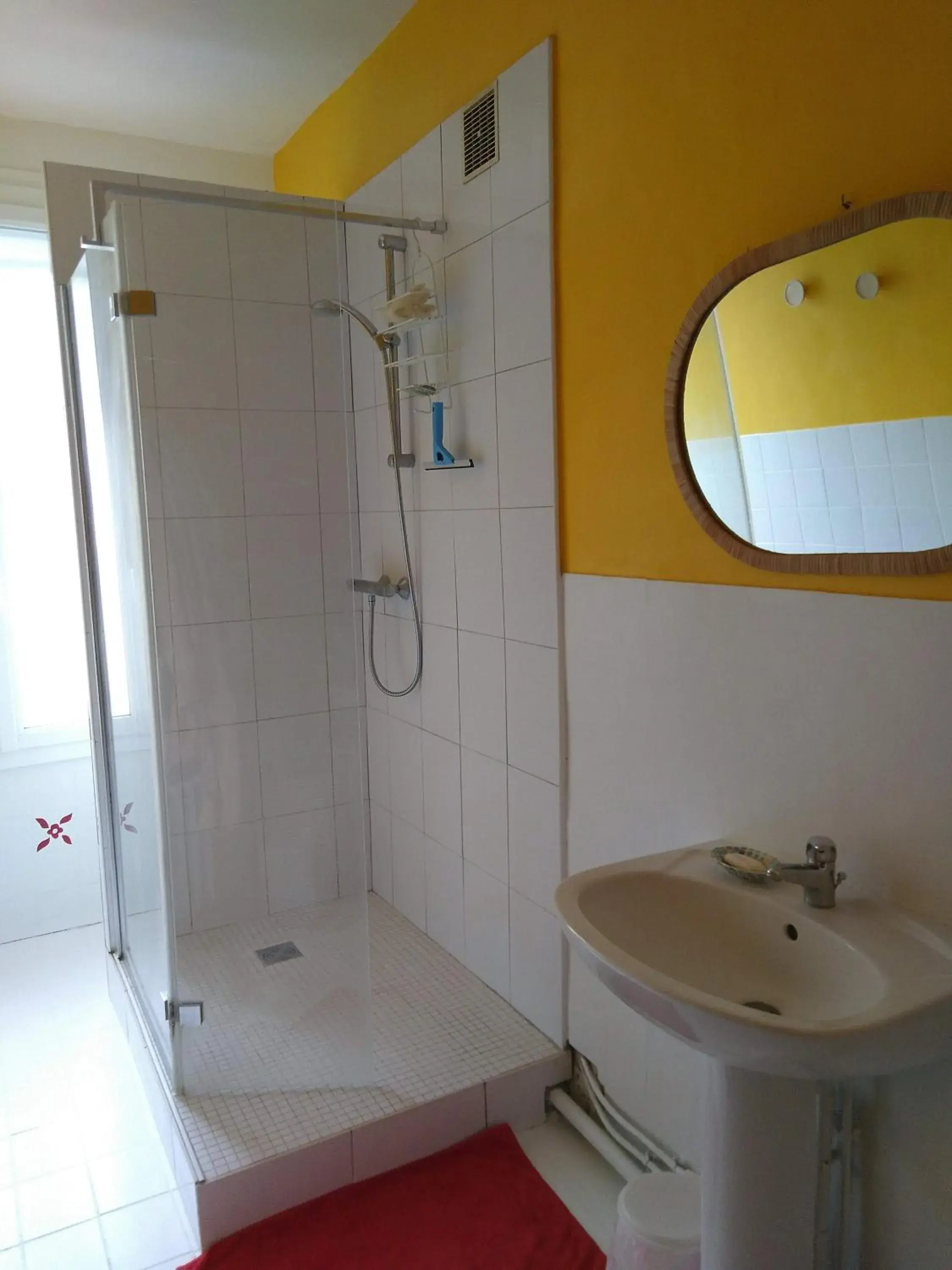 Double Room with Private Bathroom in Entre Meuse et forêt Double Room with Private Bathroom in Entre Meuse et forêt