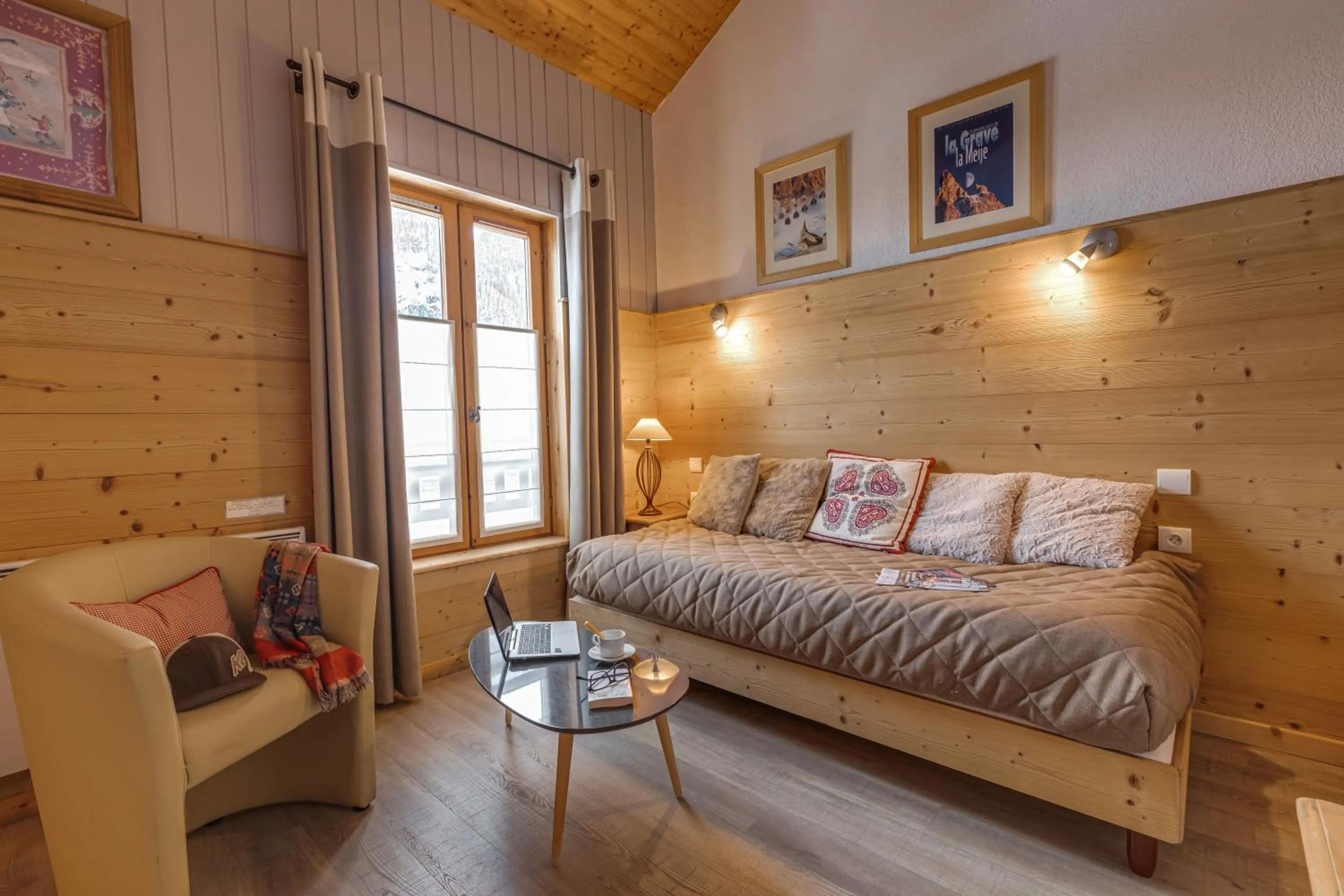 Bed in Cosy Appart'Hotel - Panoramic Village - La Grave