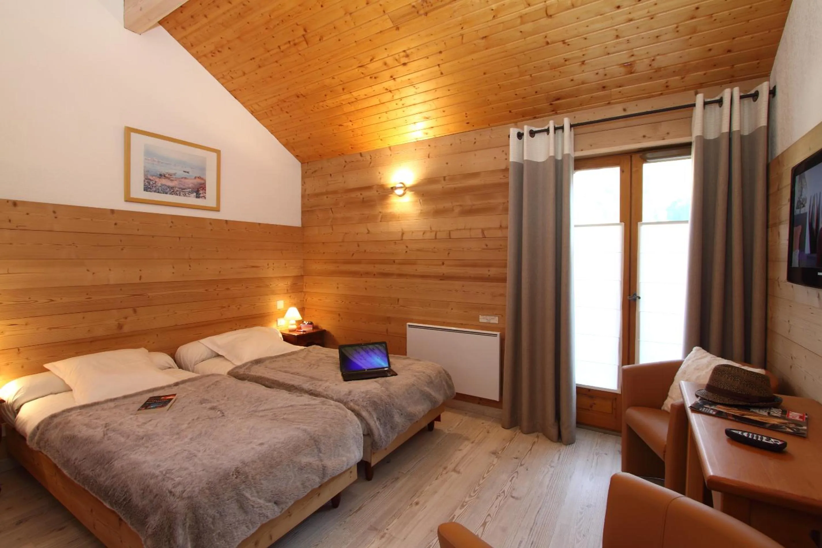 Photo of the whole room, Bed in Cosy Appart'Hotel - Panoramic Village - La Grave