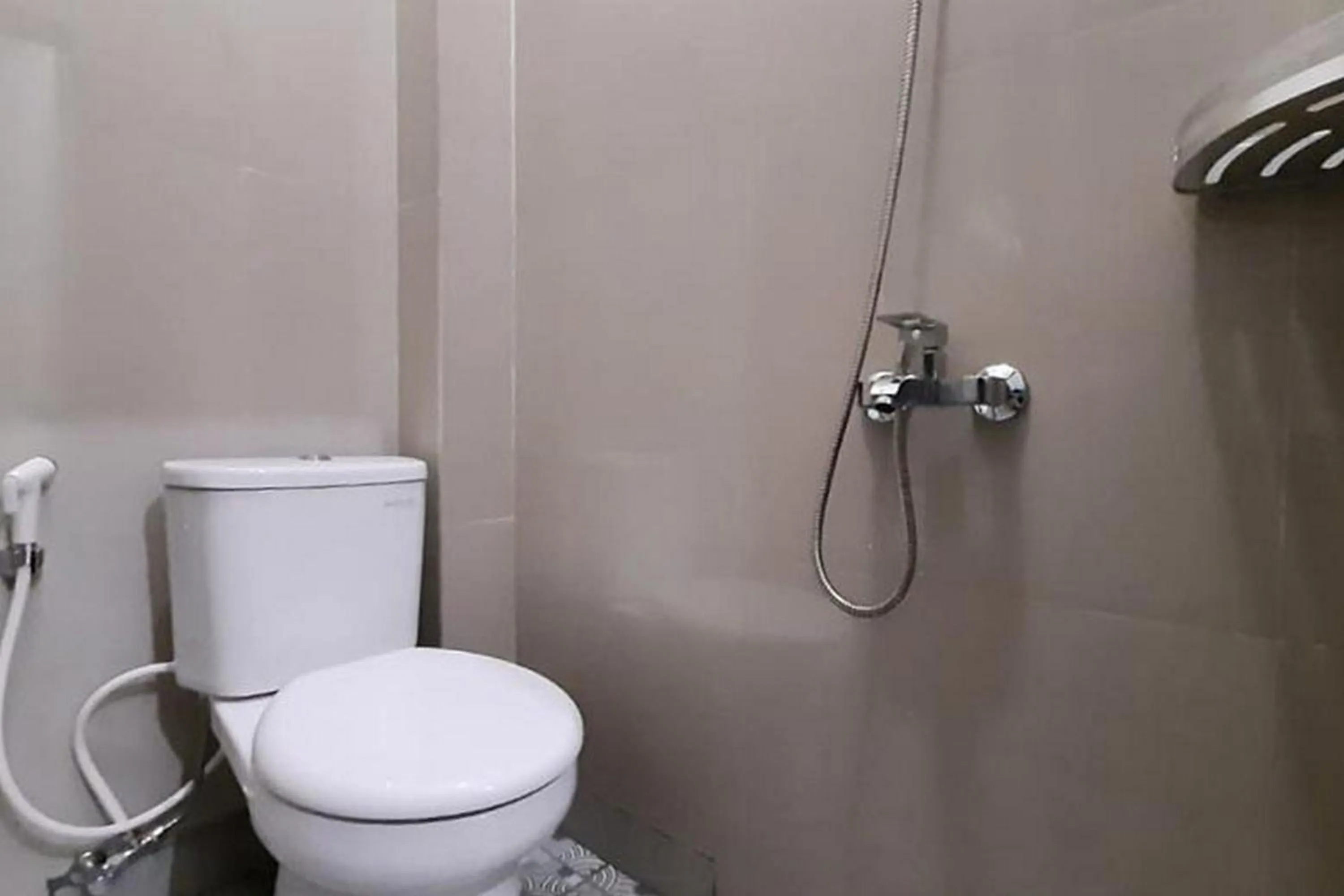 Bathroom in Hayori Hotel RedPartner