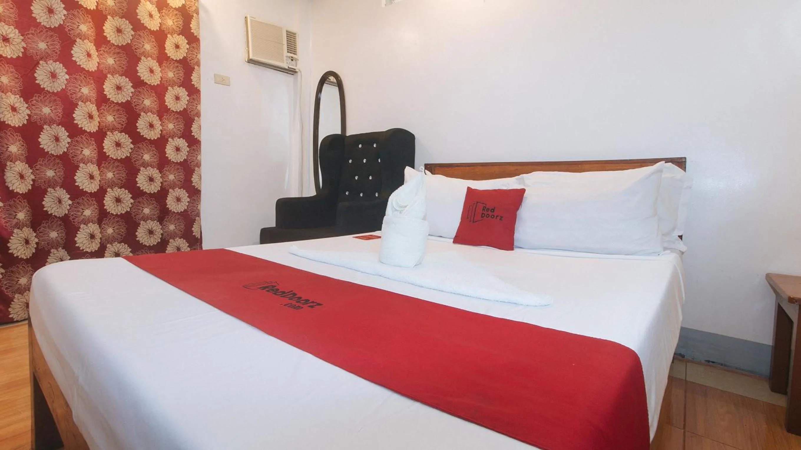 Photo of the whole room, Bed in RedDoorz @ Lualhati Garden Cottage El Nido Palawan