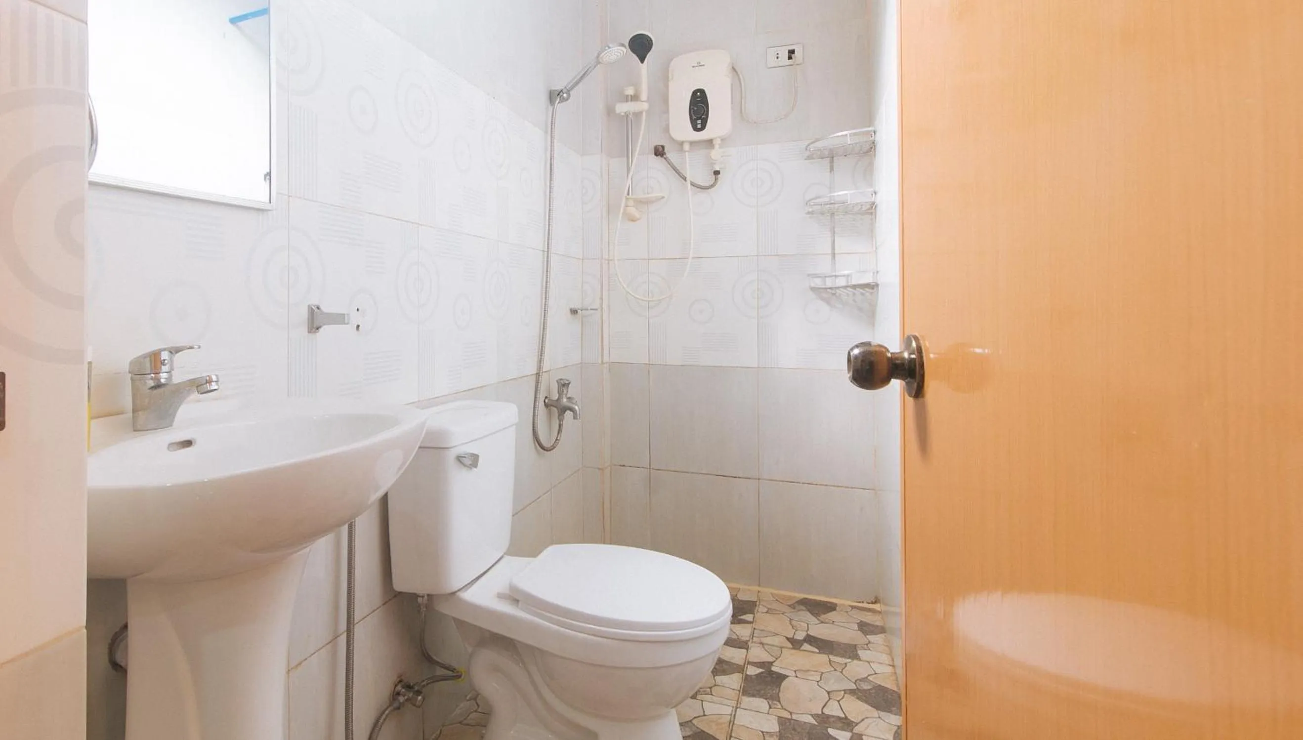 Shower in RedDoorz @ Lualhati Garden Cottage El Nido Palawan