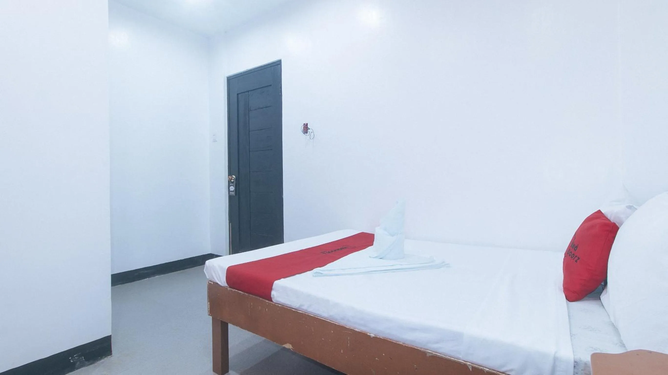 Photo of the whole room, Bed in RedDoorz @ Lualhati Garden Cottage El Nido Palawan