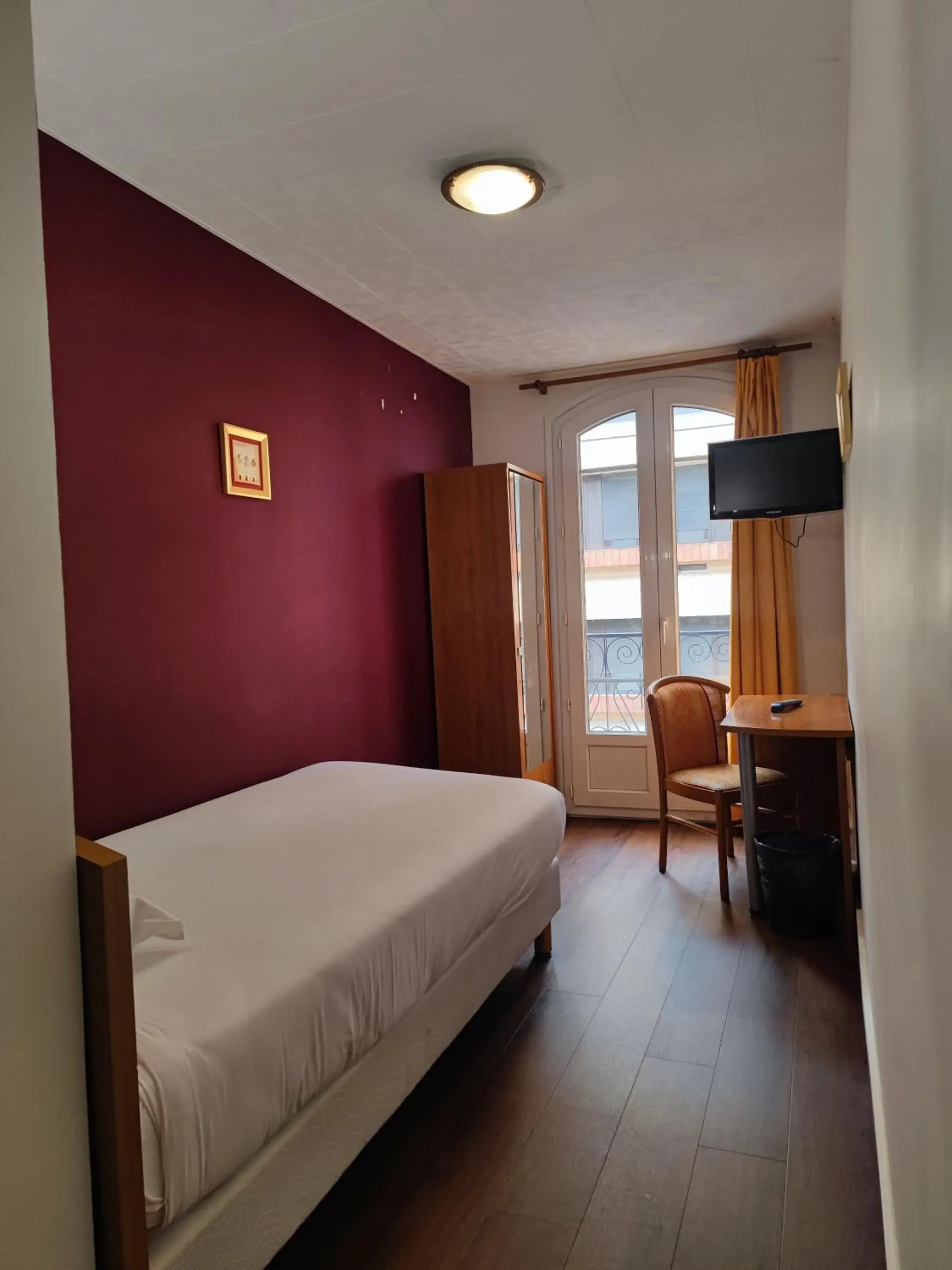 Budget Single Room in Hôtel Riquet Budget Single Room in Hôtel Riquet