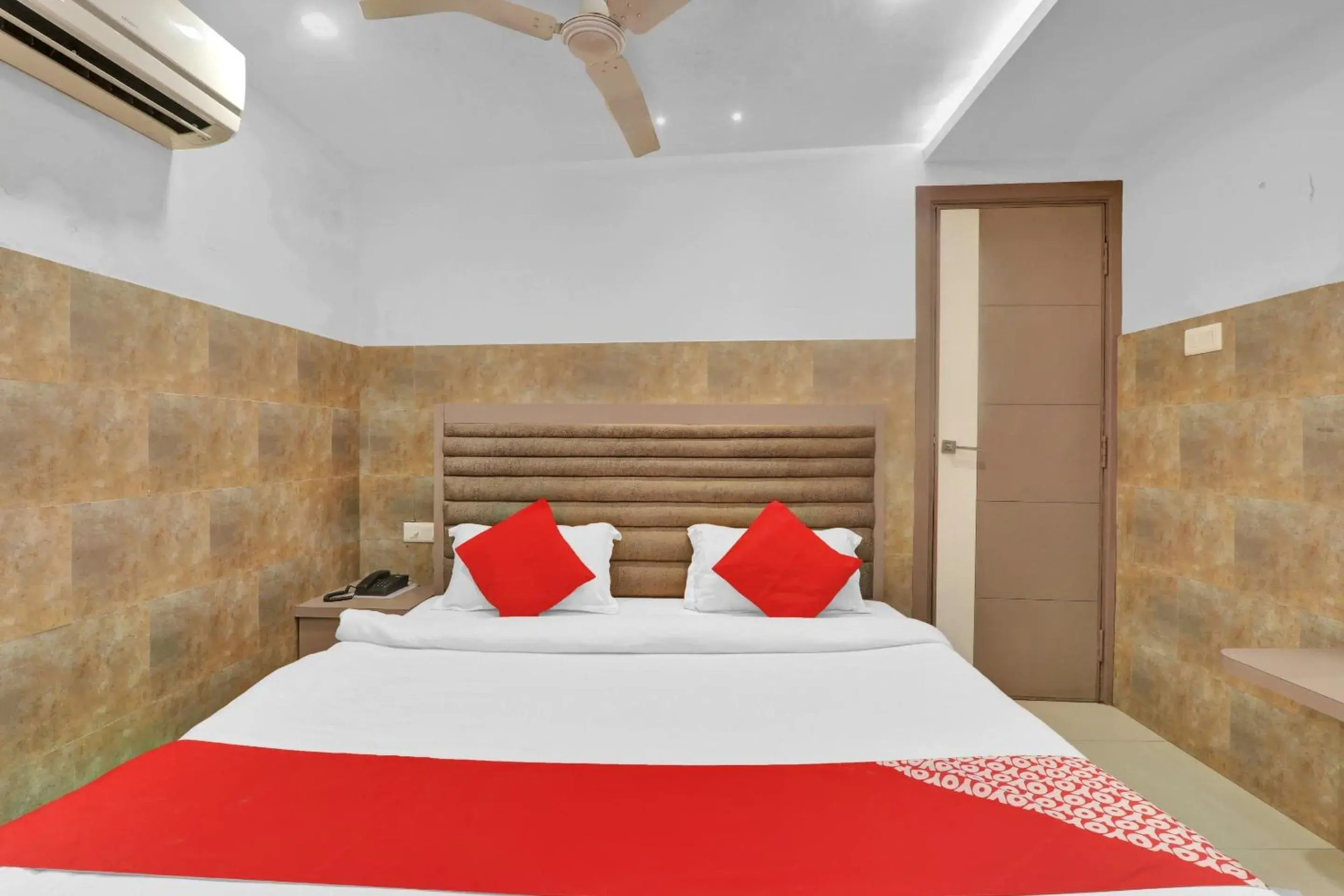 Facade/entrance, Bed in Super Hotel O Sada Shiv Guest House Facade/entrance, Bed in Super Hotel O Sada Shiv Guest House