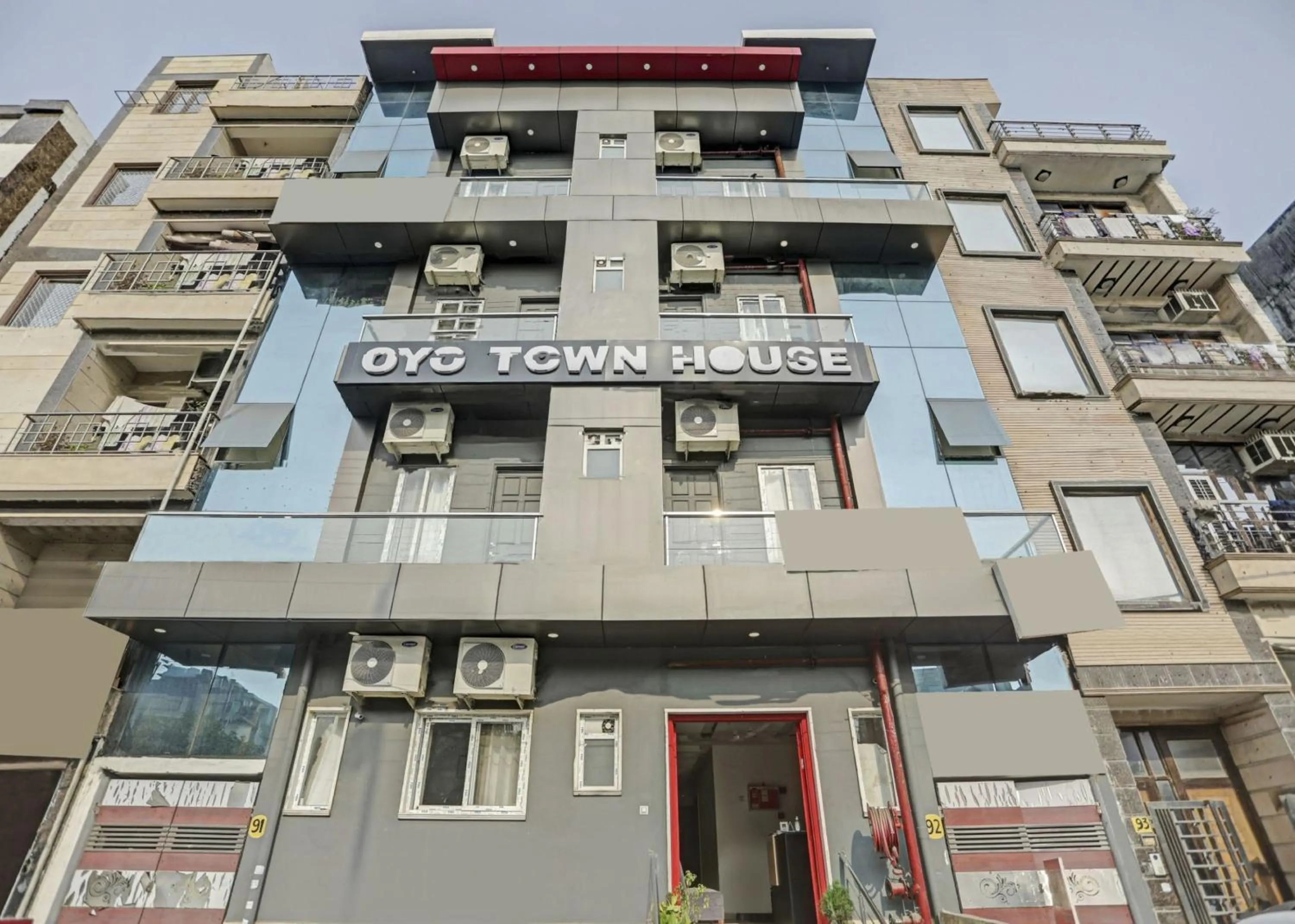 Facade/entrance in Super Townhouse Mannat Rohini 16