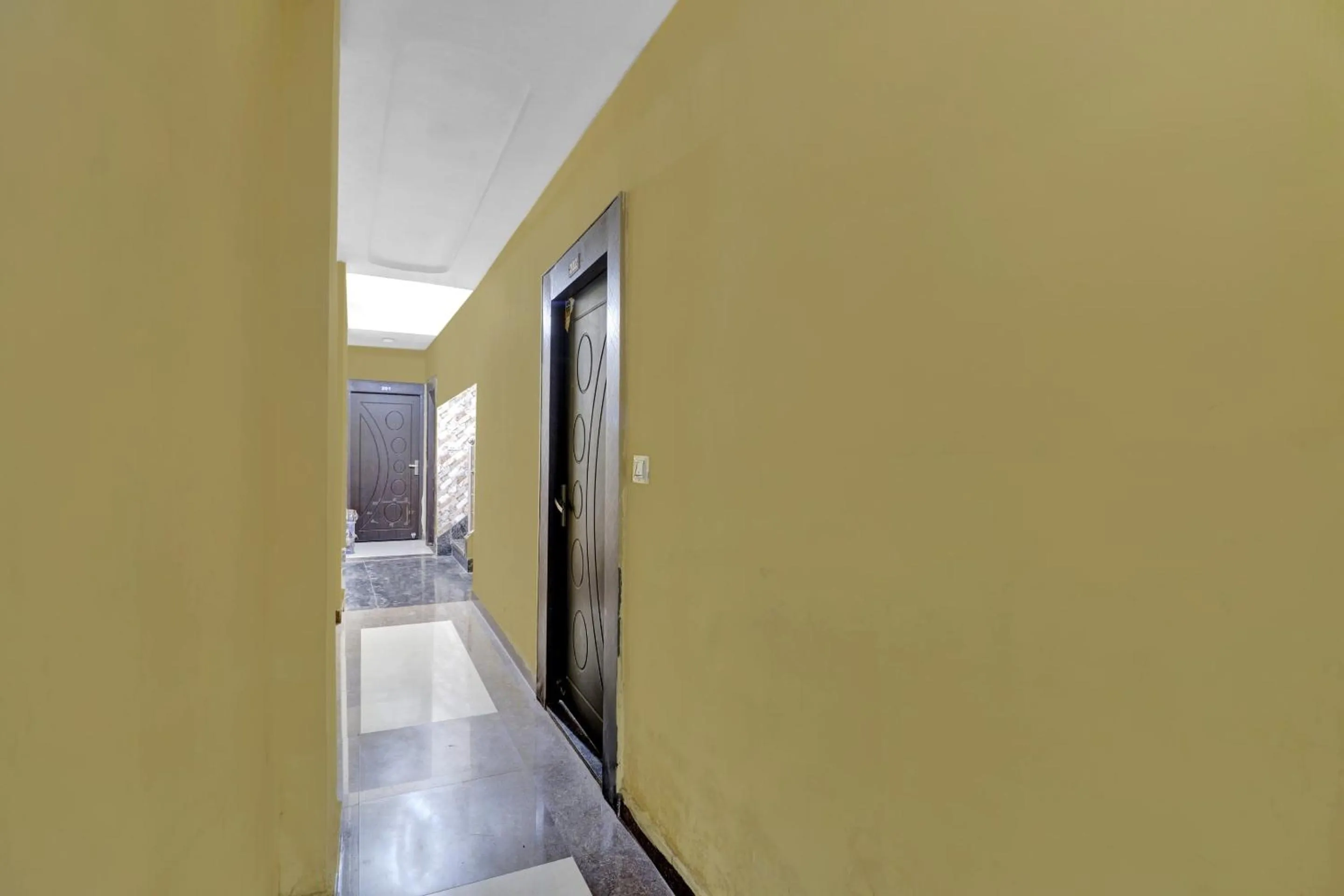 Lobby or reception in OYO 82518 hotel Royal in