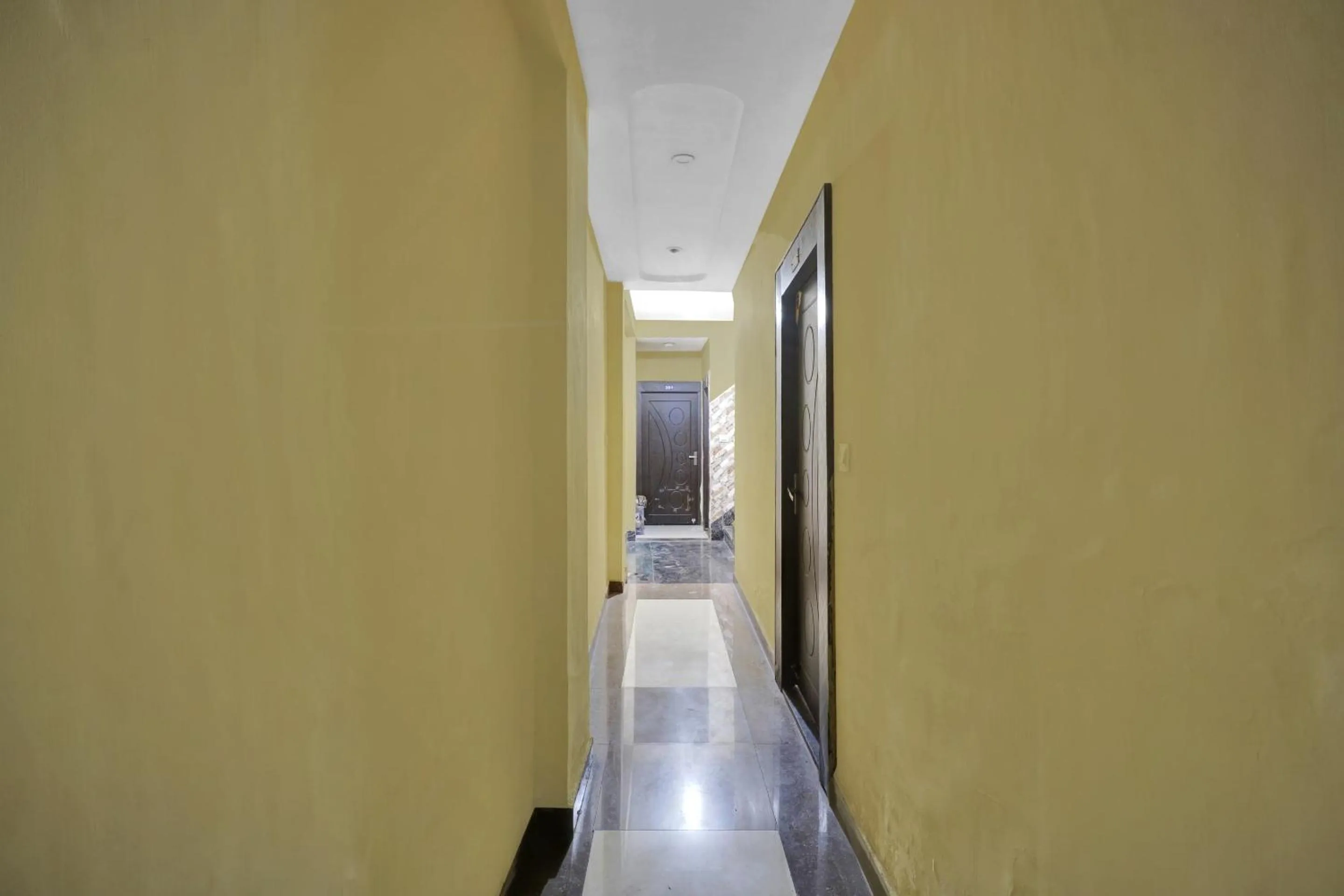 Lobby or reception in OYO 82518 hotel Royal in