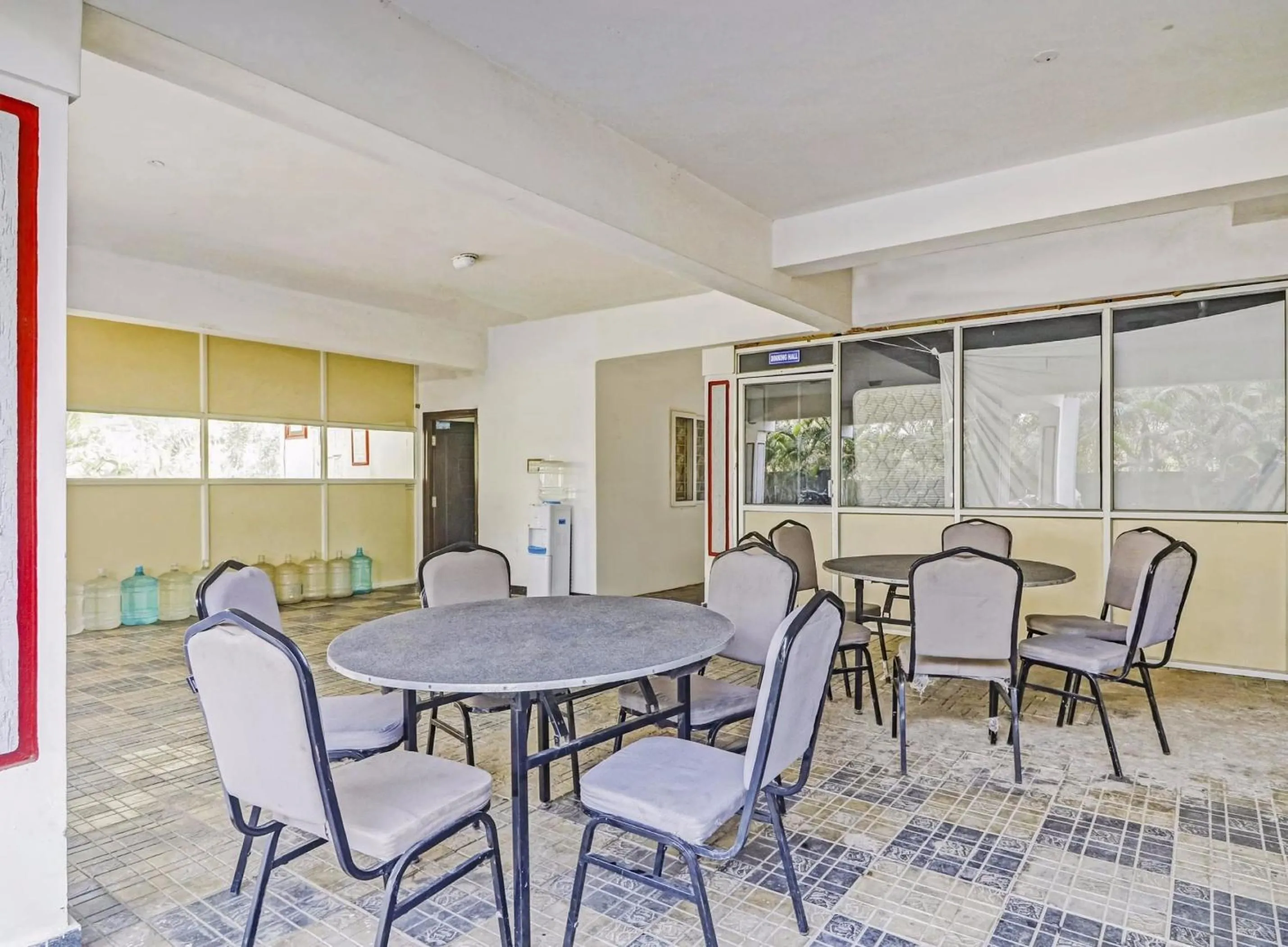 Restaurant/places to eat in Townhouse Hotel White Orchid Inn