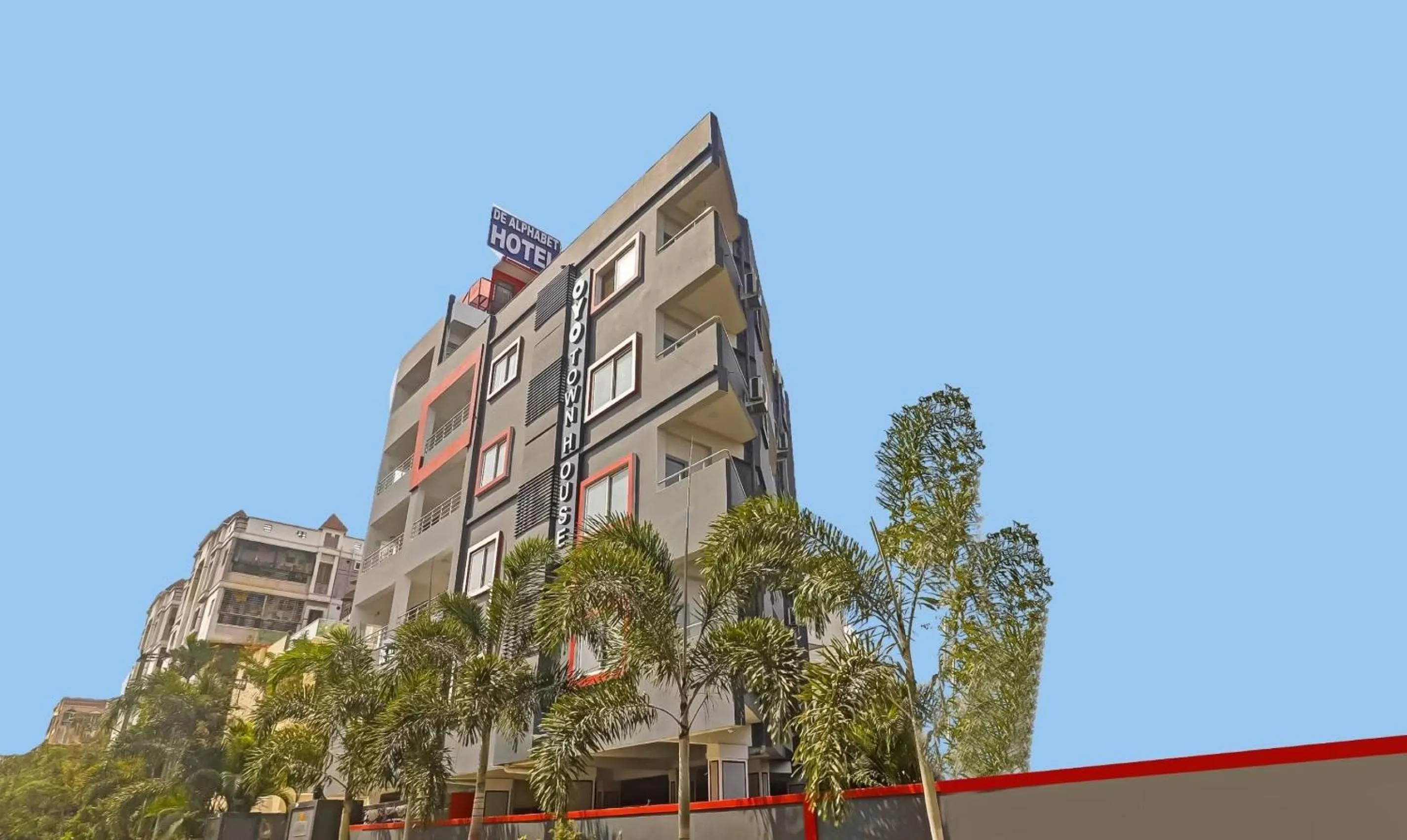 Facade/entrance in Townhouse Hotel White Orchid Inn