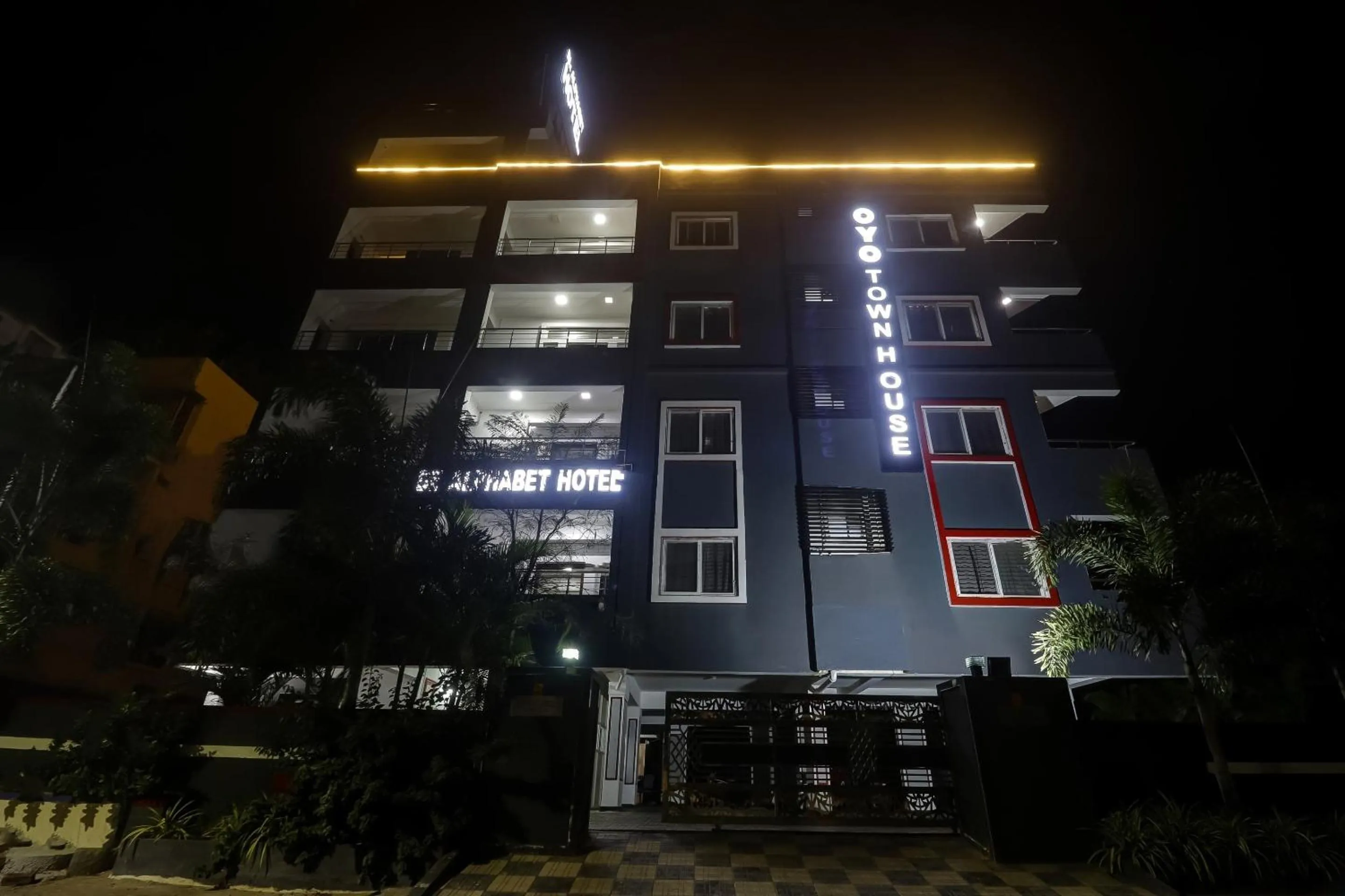 Facade/entrance in Townhouse Hotel White Orchid Inn