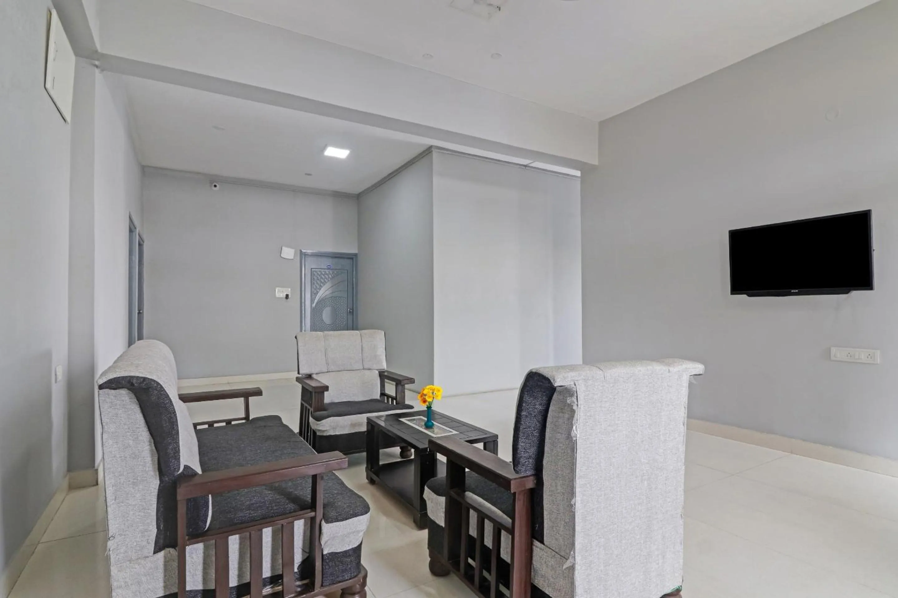 Lobby or reception in Townhouse Hotel White Orchid Inn