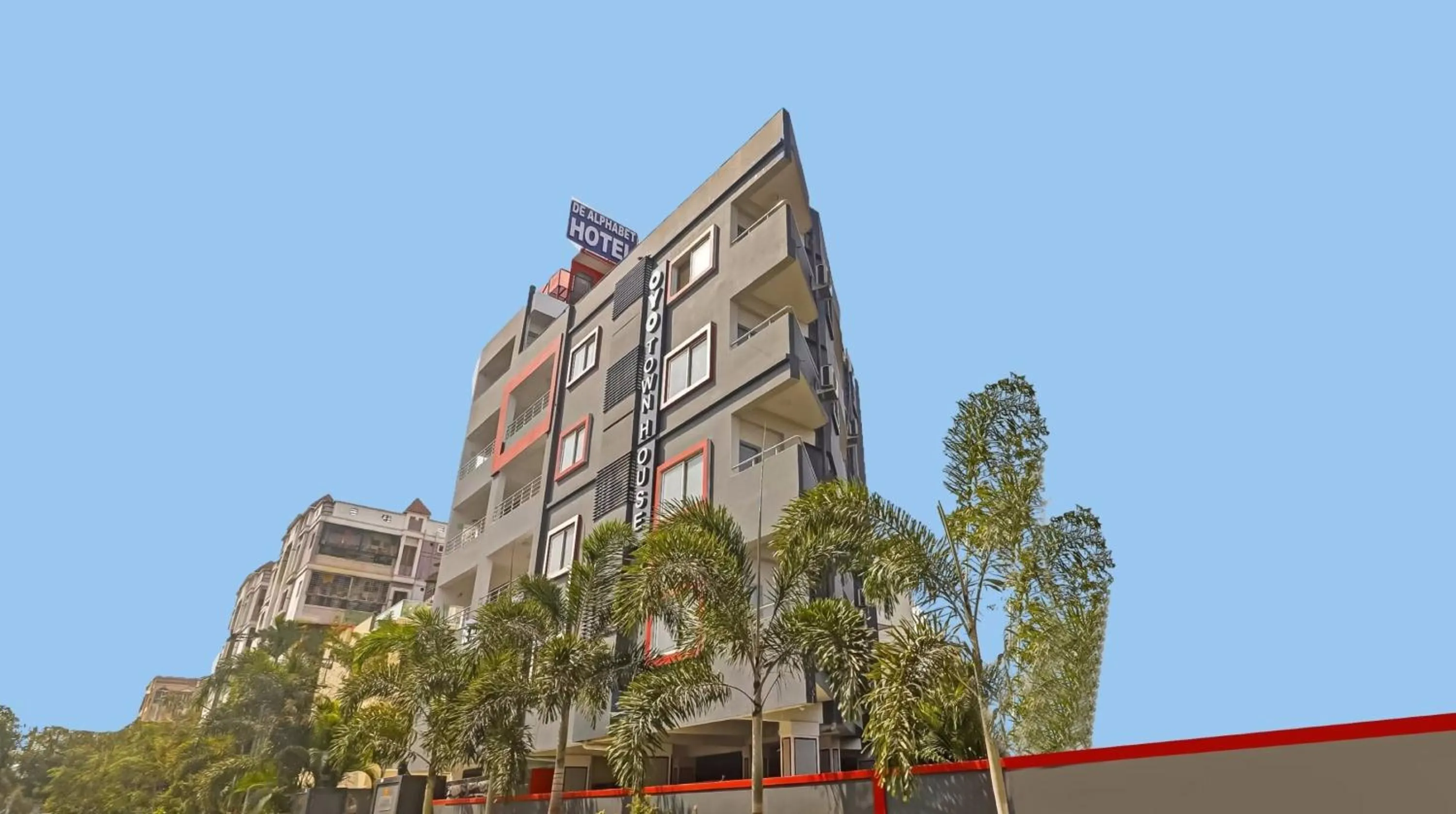 Facade/entrance in Townhouse Hotel White Orchid Inn