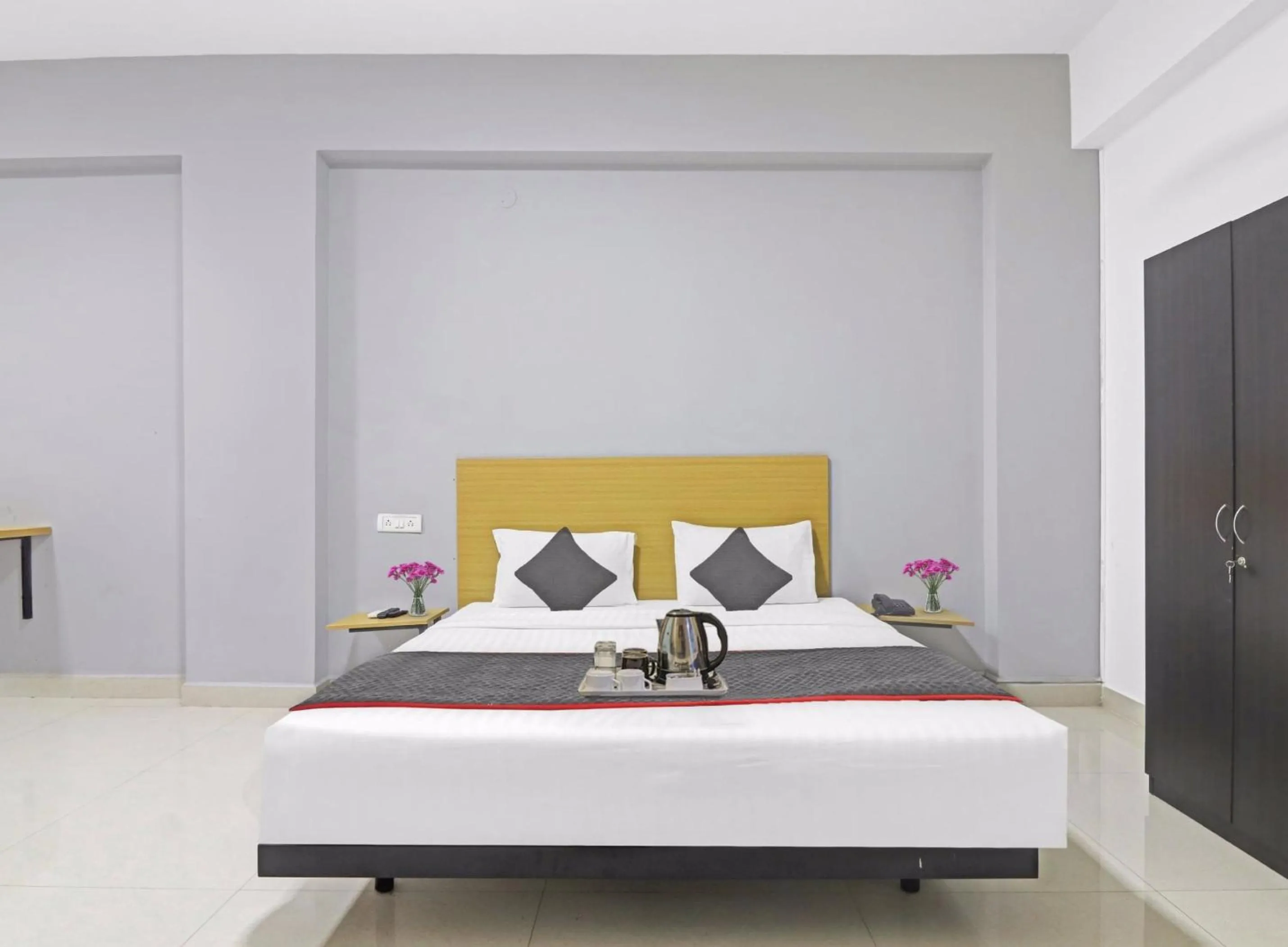 Bedroom, Bed in Townhouse Hotel White Orchid Inn