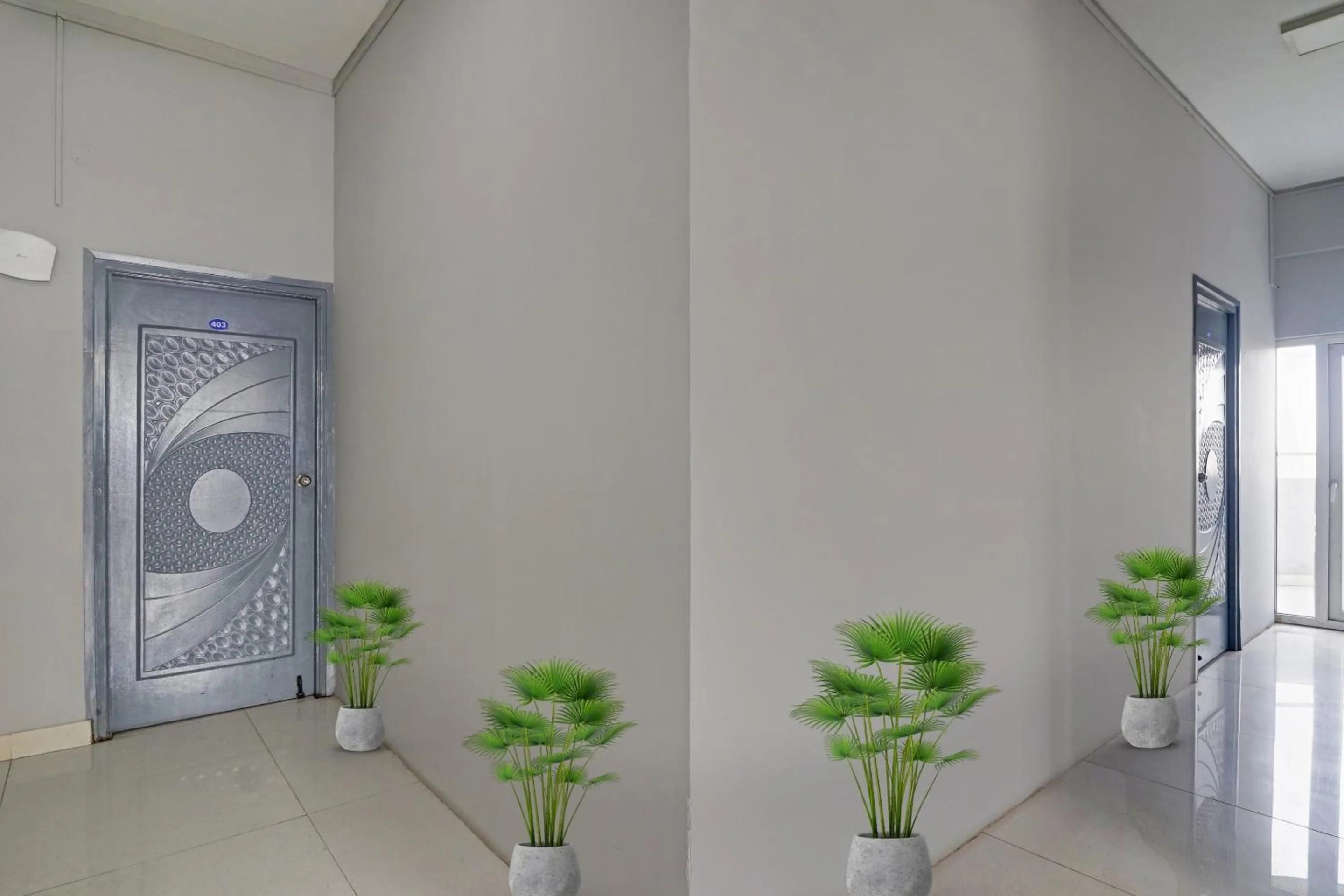 Lobby or reception in Townhouse Hotel White Orchid Inn