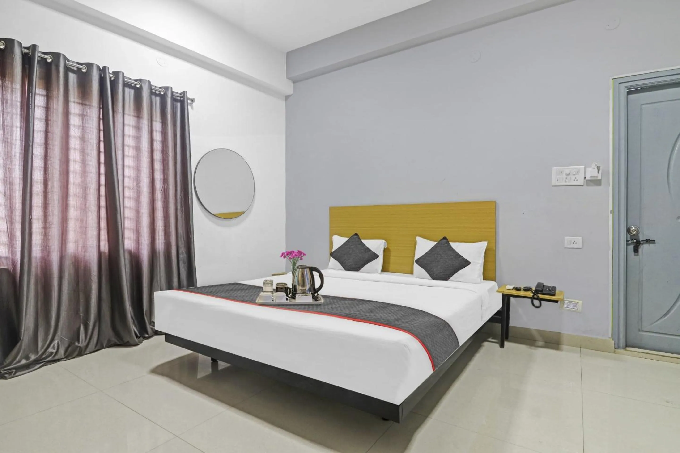 Bedroom, Bed in Townhouse Hotel White Orchid Inn