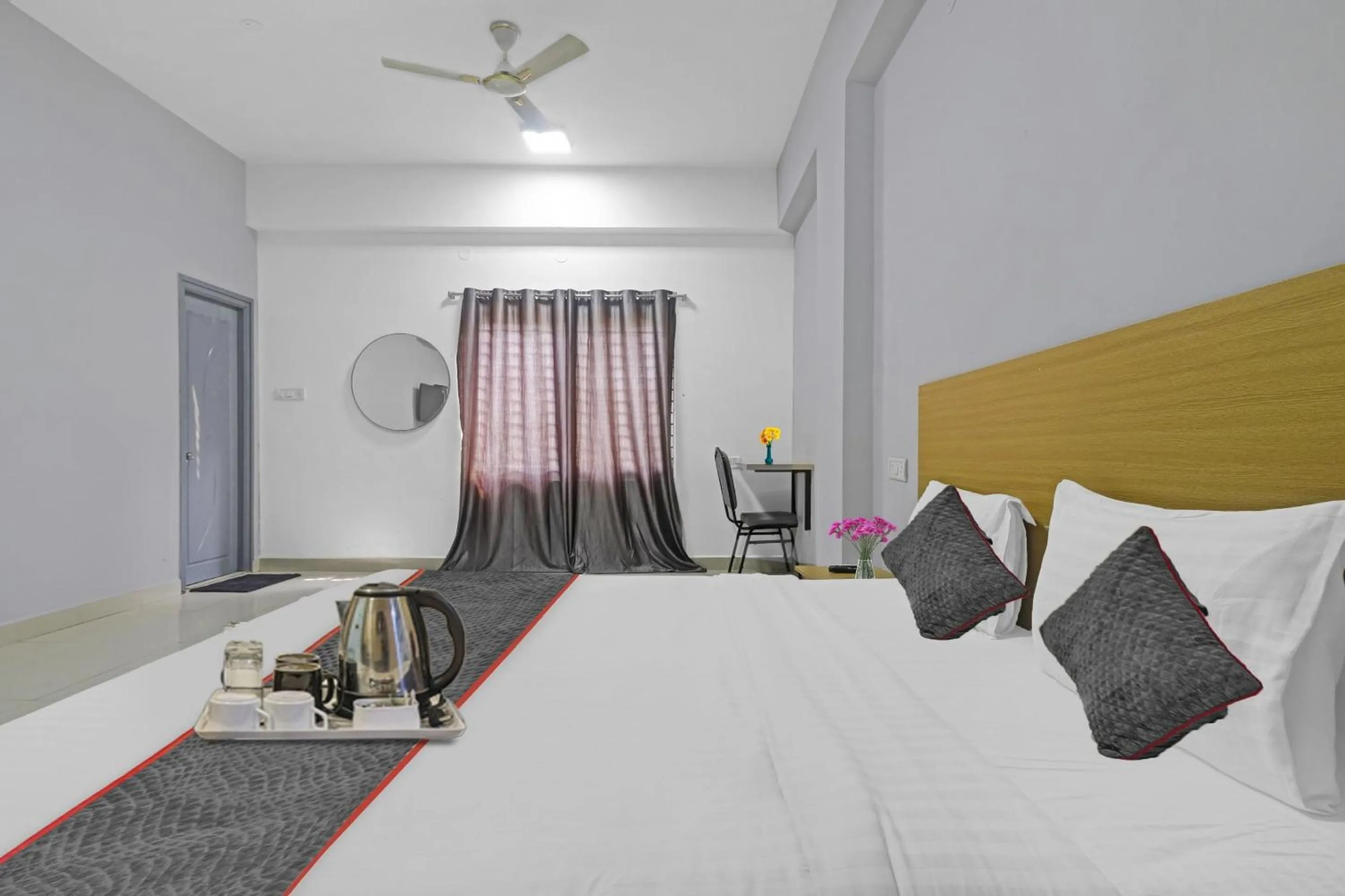 Bedroom, Bed in Townhouse Hotel White Orchid Inn