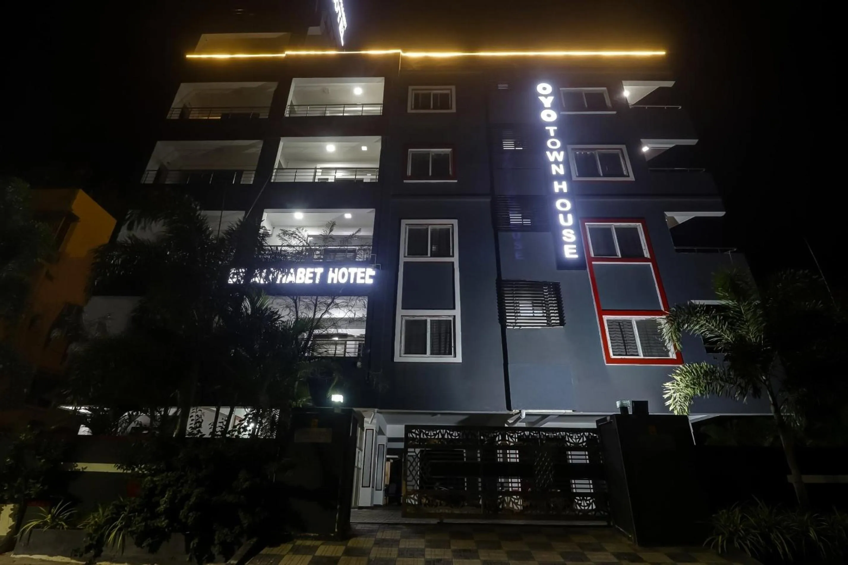 Facade/entrance in Townhouse Hotel White Orchid Inn