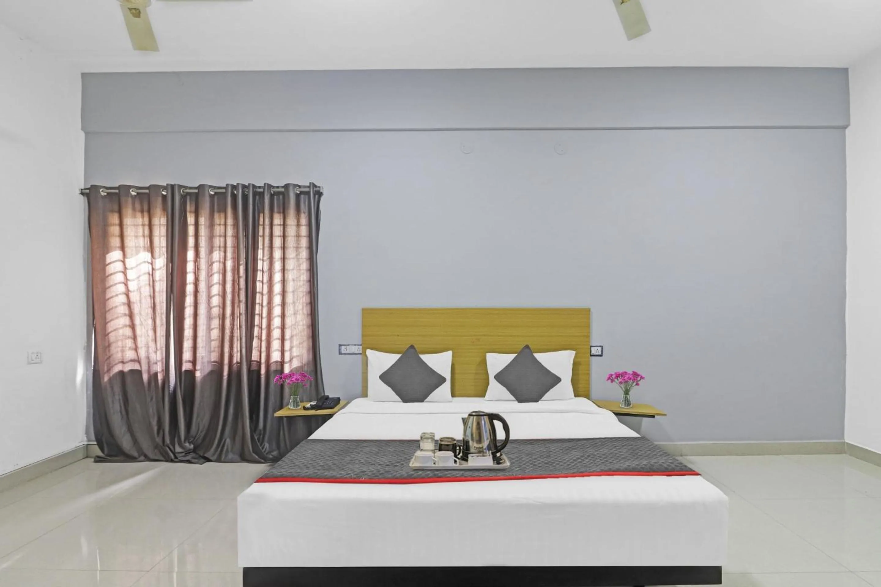 Bedroom, Bed in Townhouse Hotel White Orchid Inn