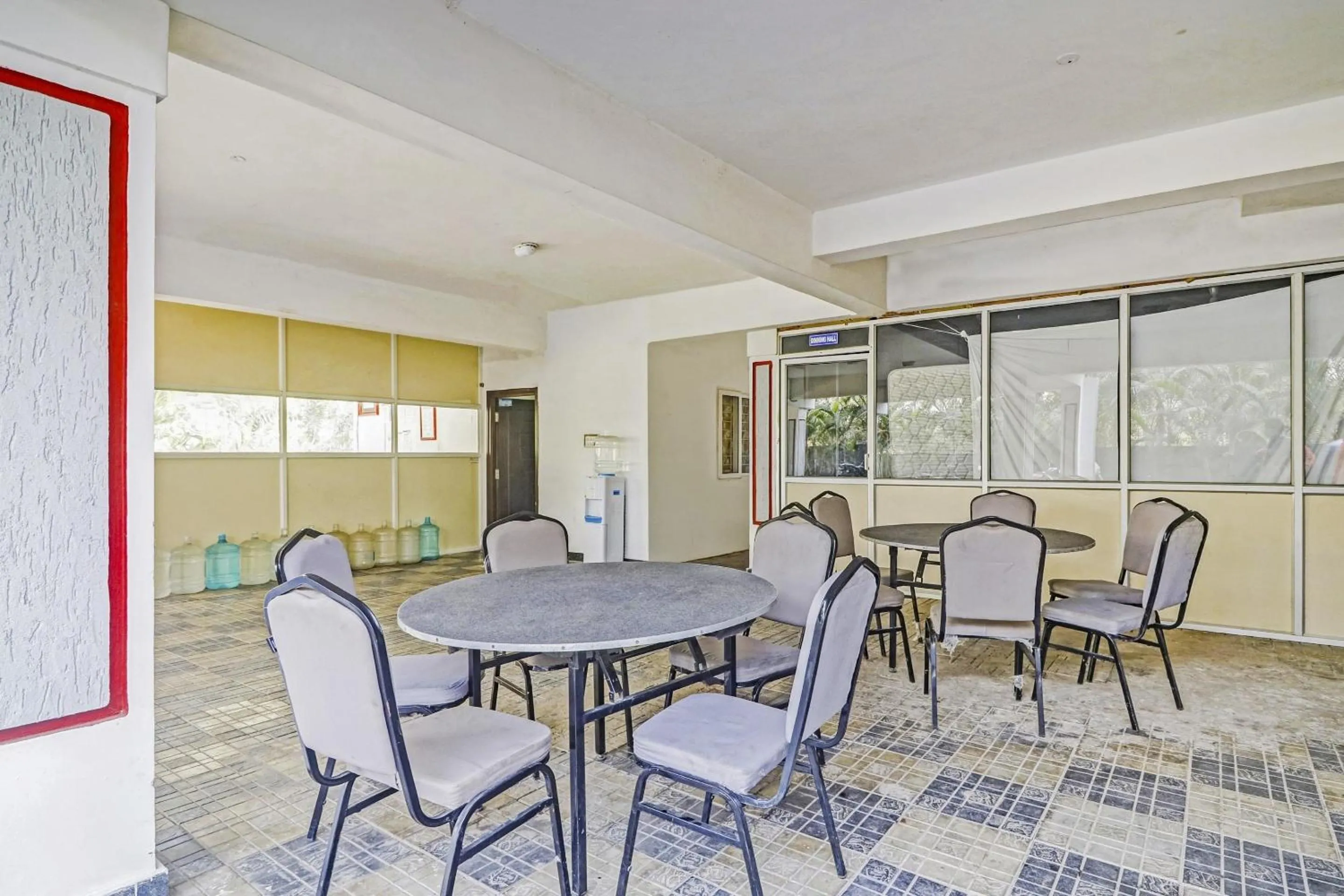 Restaurant/places to eat in Townhouse Hotel White Orchid Inn