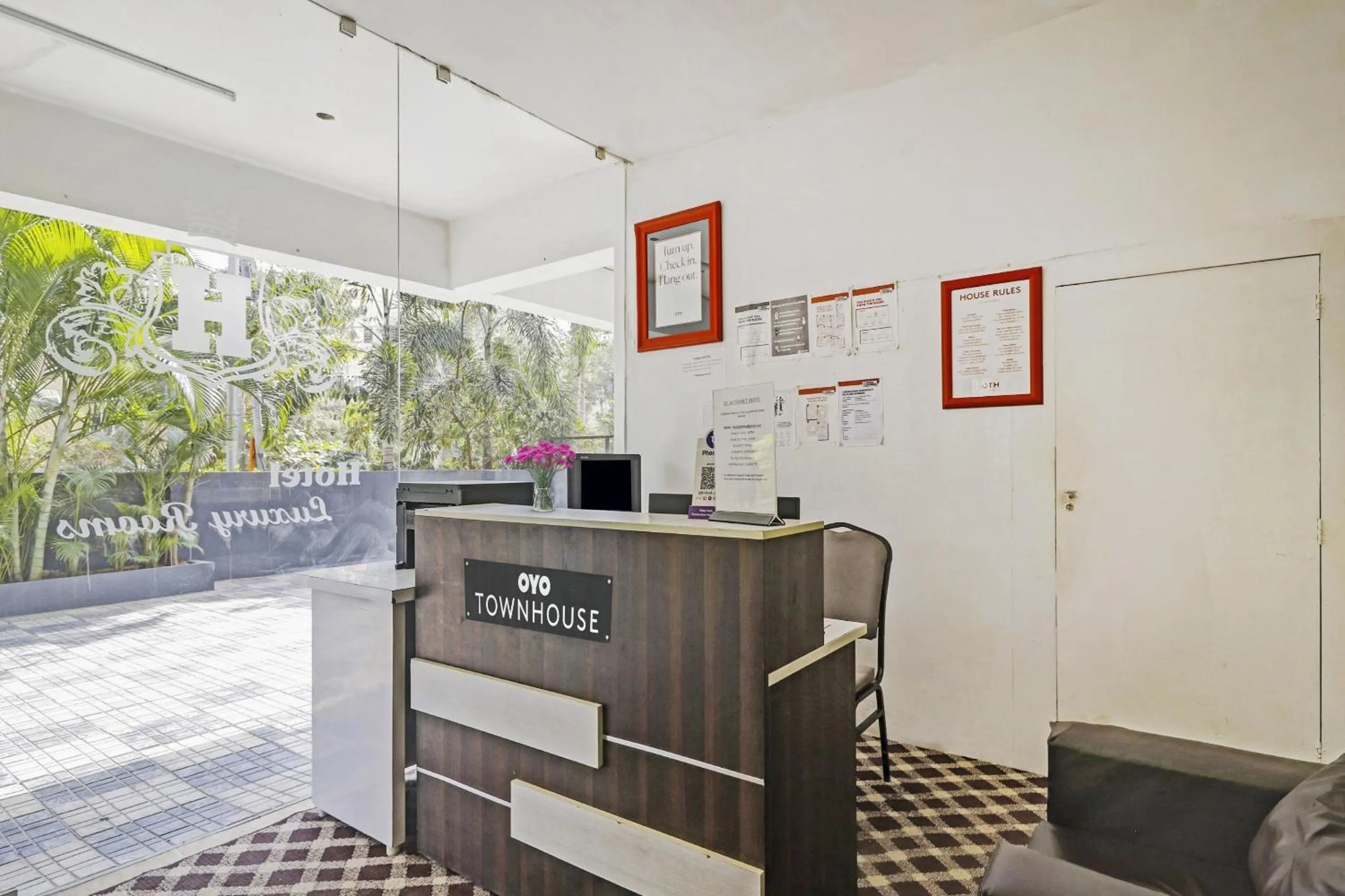 Lobby or reception in Townhouse Hotel White Orchid Inn