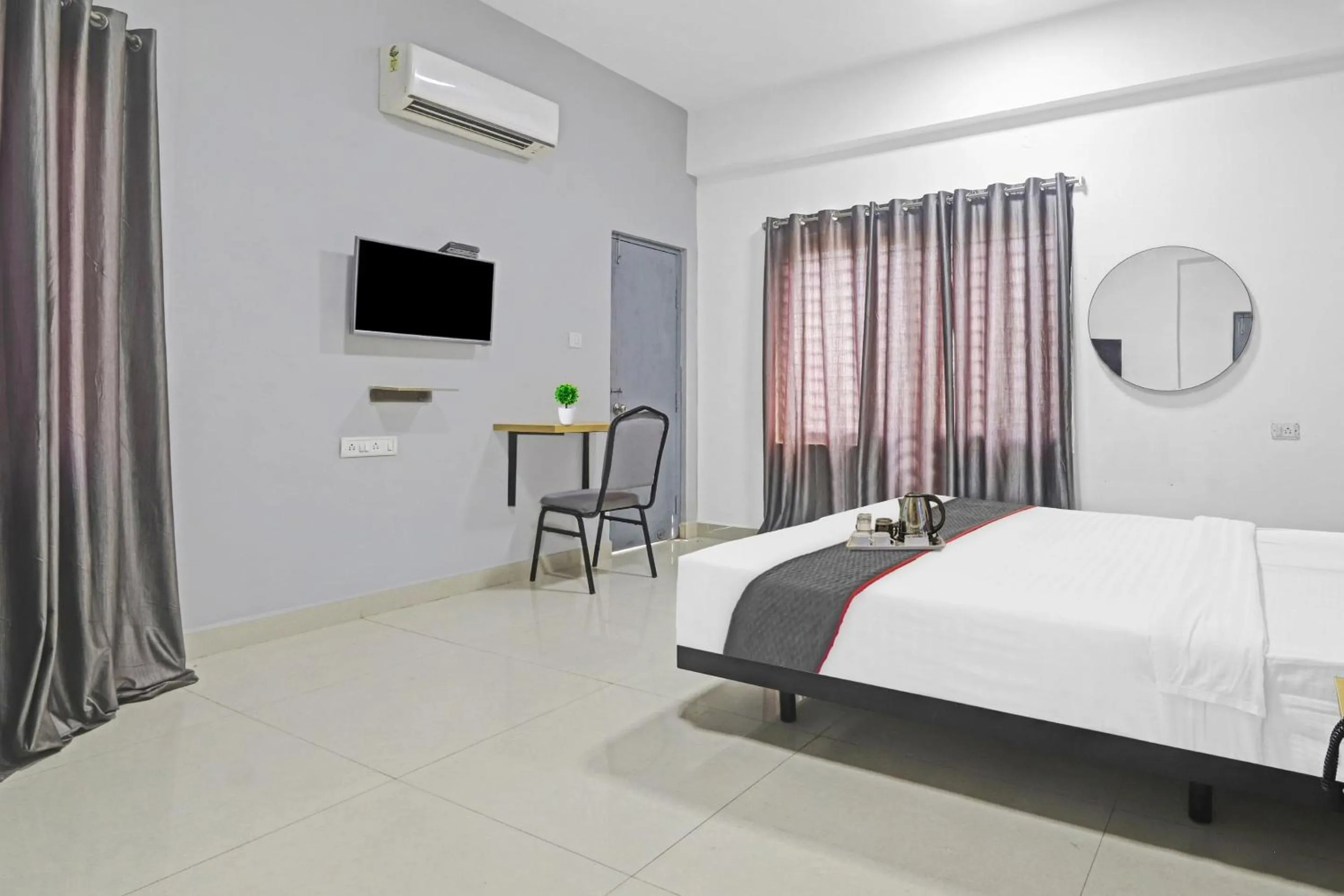 Bedroom, Bed in Townhouse Hotel White Orchid Inn